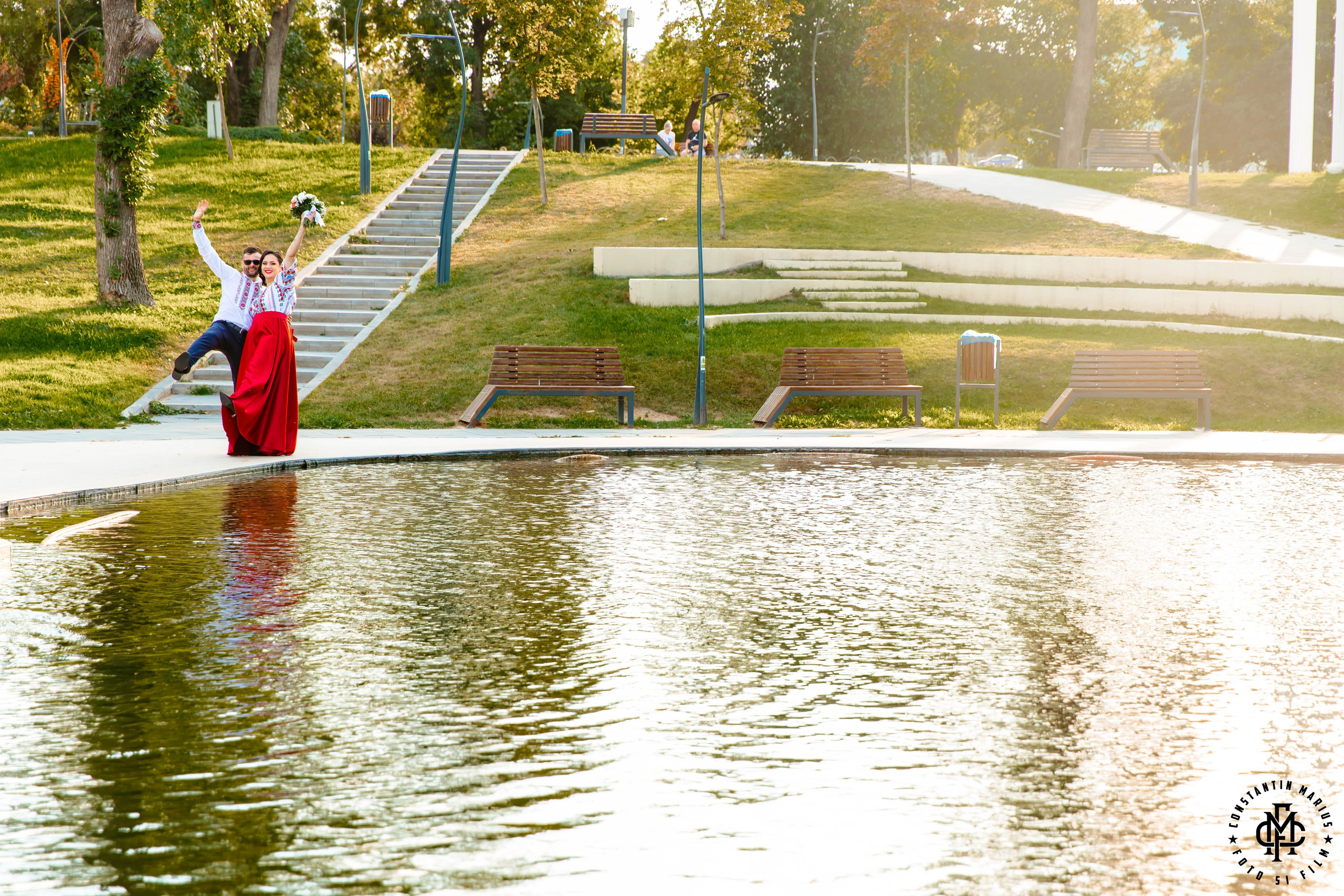 WEDDING PHOTOGRAPHY. DESPRE NOI