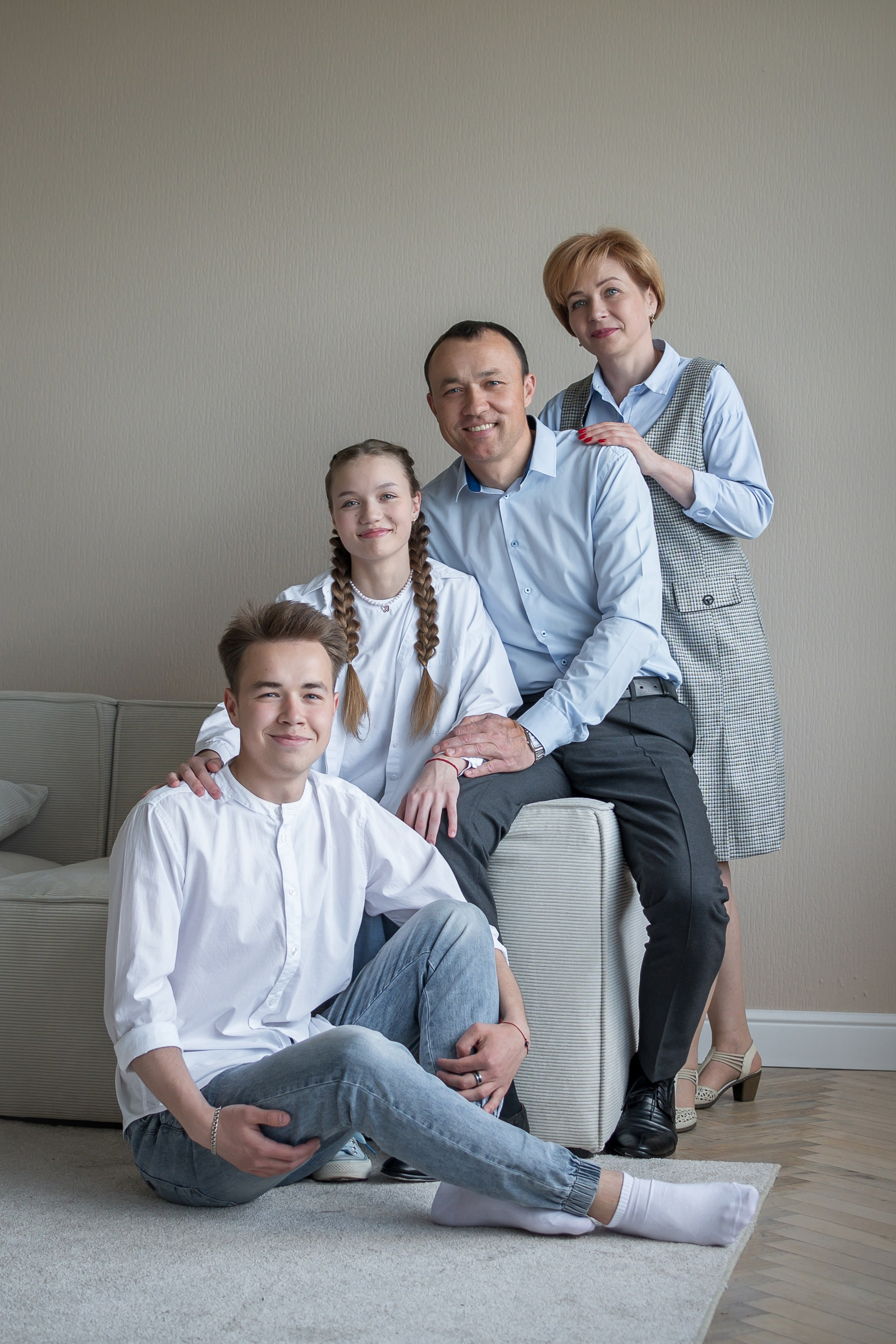 Семейная фотосессия в студии. Семейный и детский фотограф в Минске Надежда Савицкая