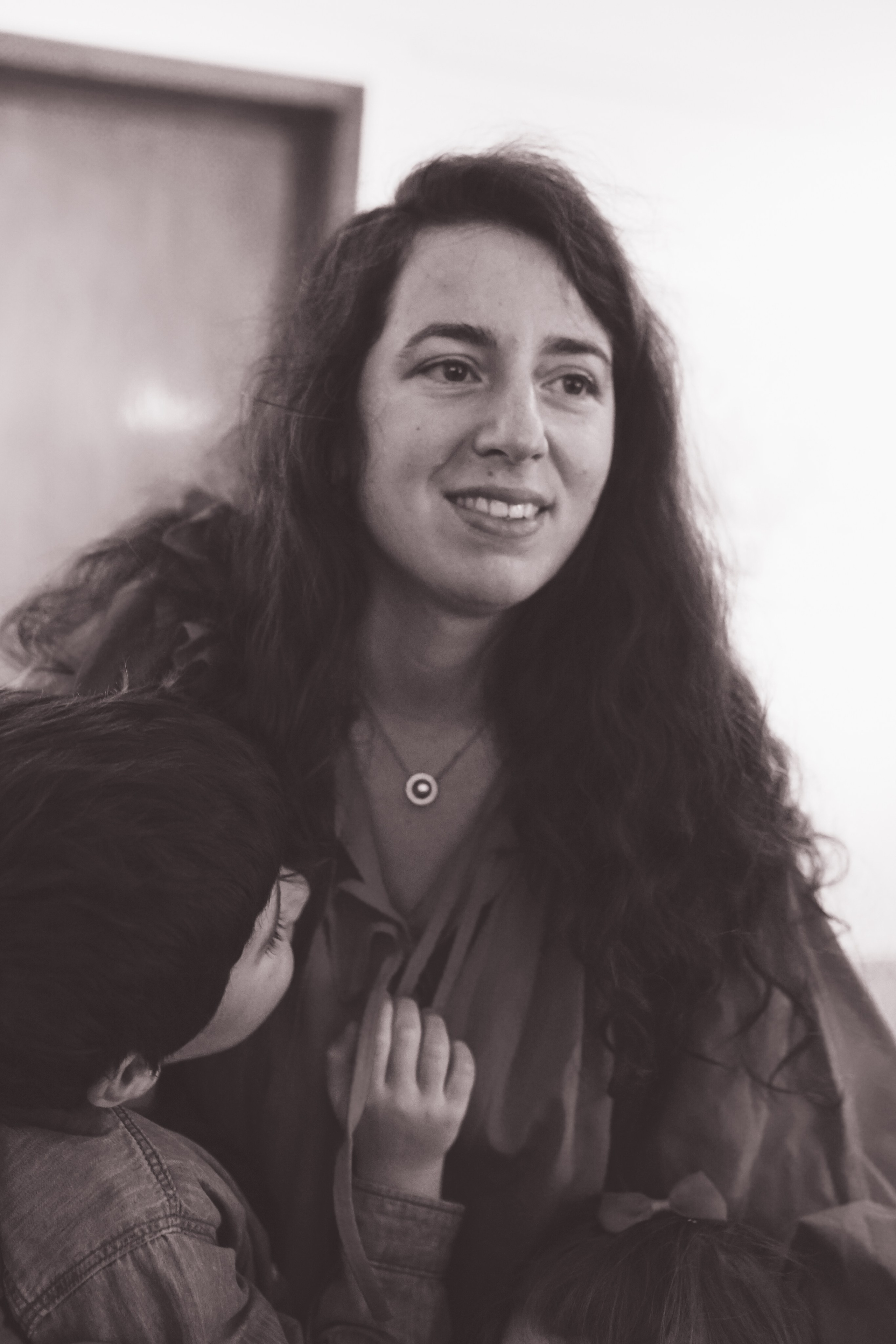 Expoziție Foto Maternitate Brașov | Mădălina Beda. Madalina Beda- Artist vizual, fotograf, doula la nastere, consultant babywearing Brasov si in toata tara