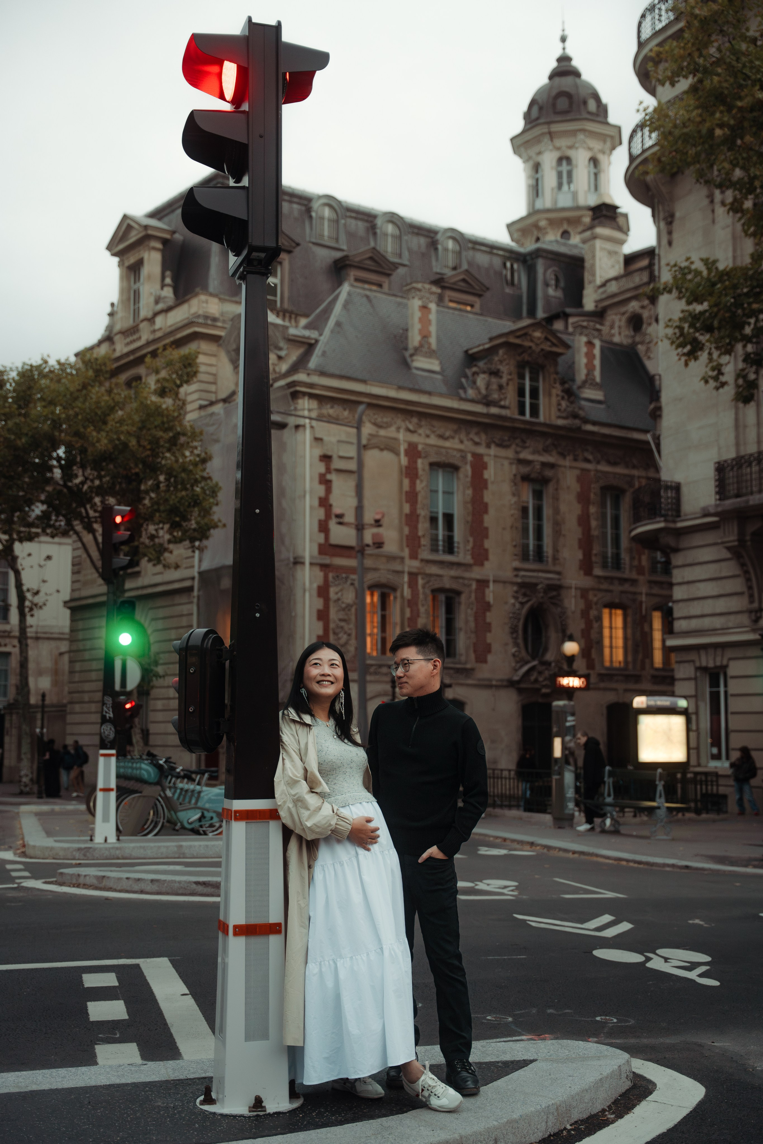Grace & Lee — morning stroll in Marais. Paris photographer — Polina Osipova