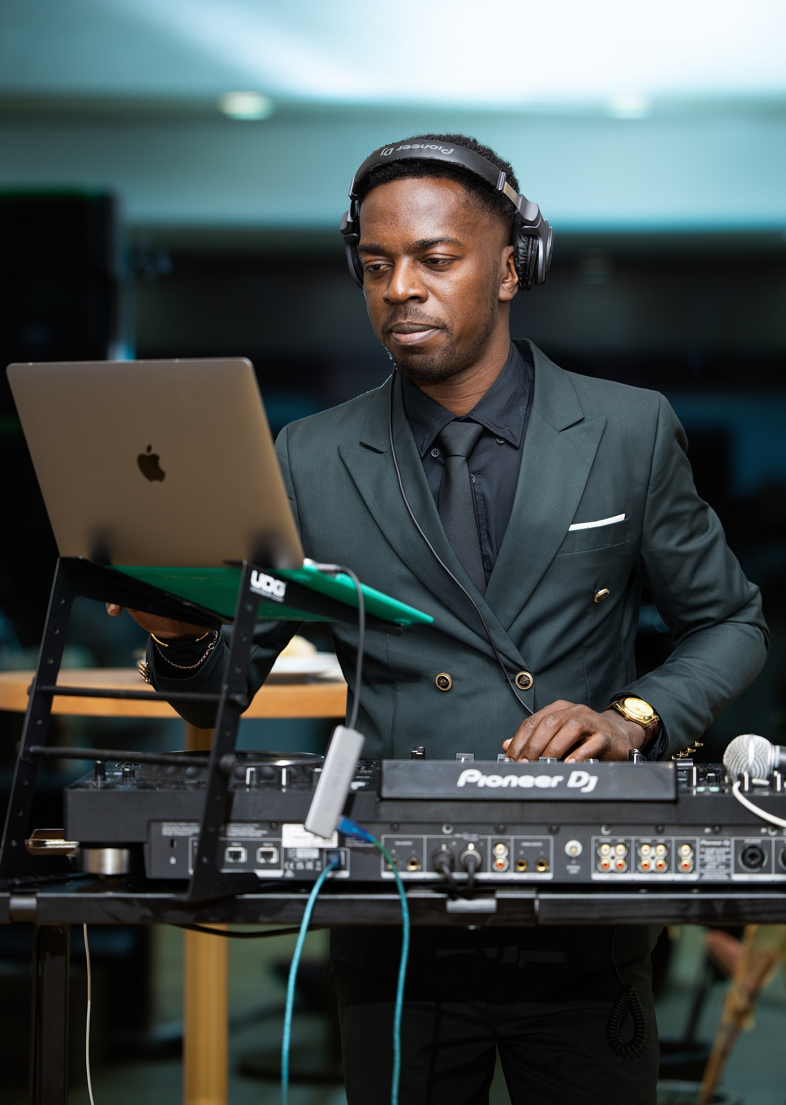 Nawik e Ethson. Fazemos o seu casamento ser lembrado por gerações