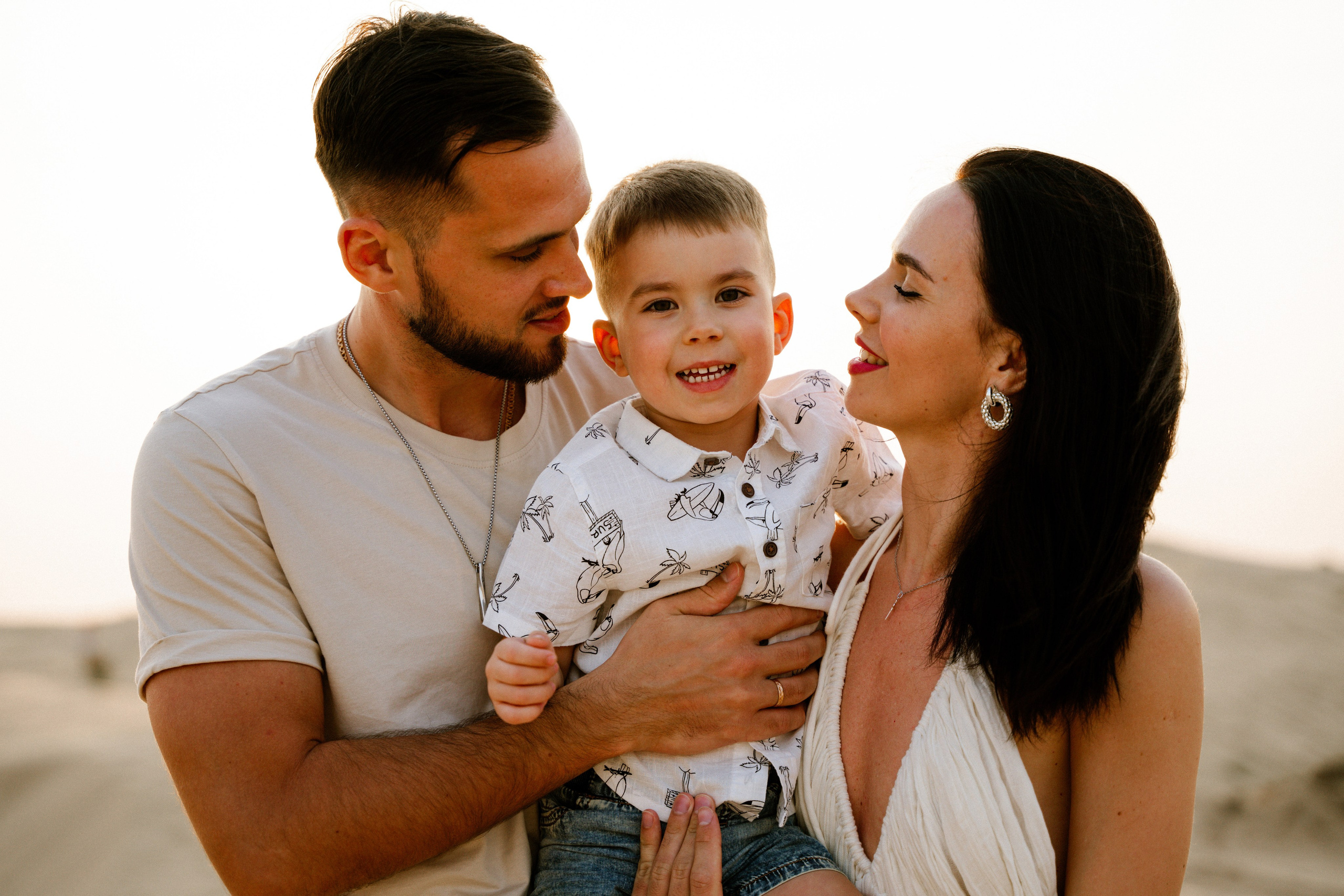 Desert play and fun. Angela Iakovleva — Family Photographer in Dubai