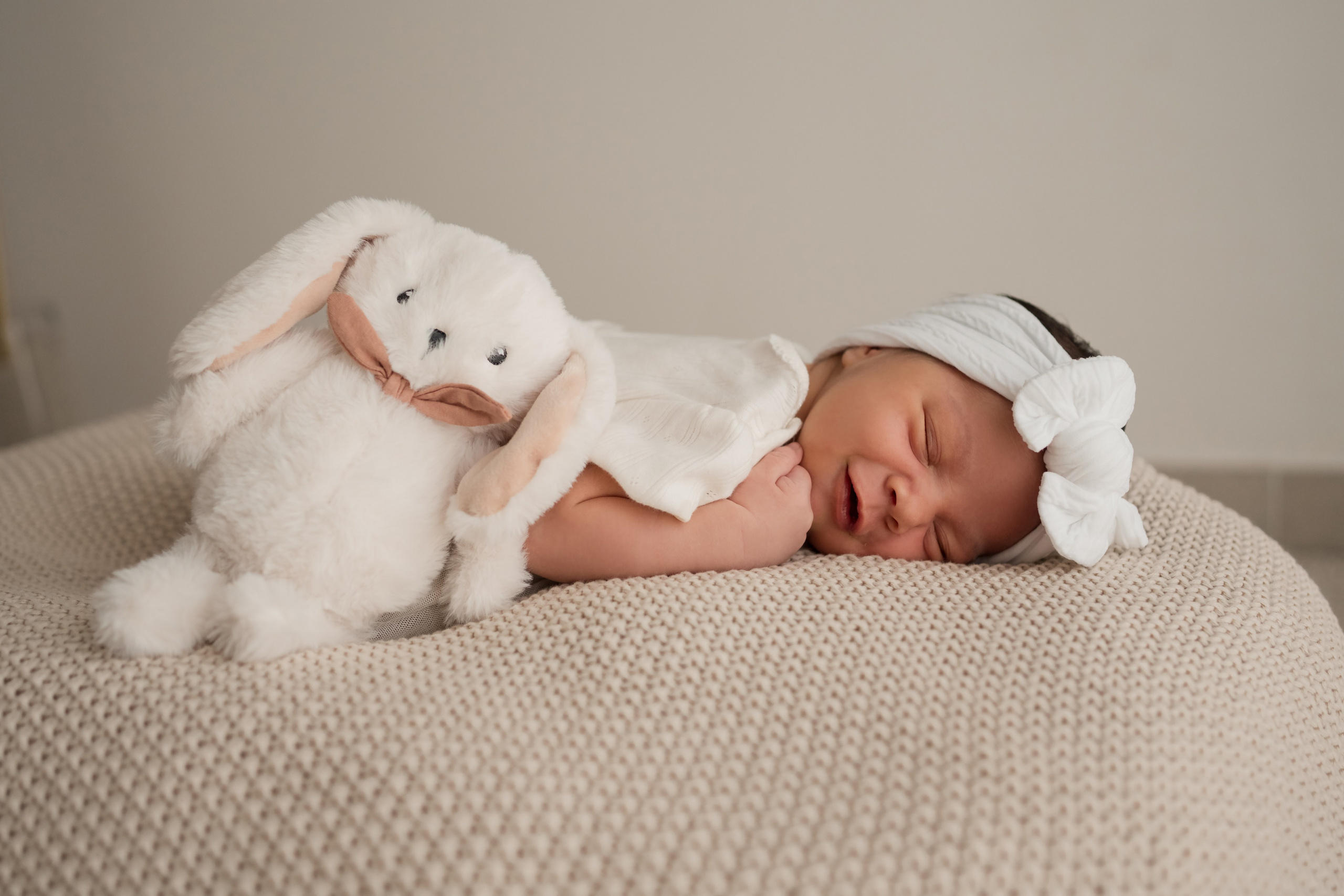 Sweet first days. Angela Iakovleva — Family Photographer in Dubai