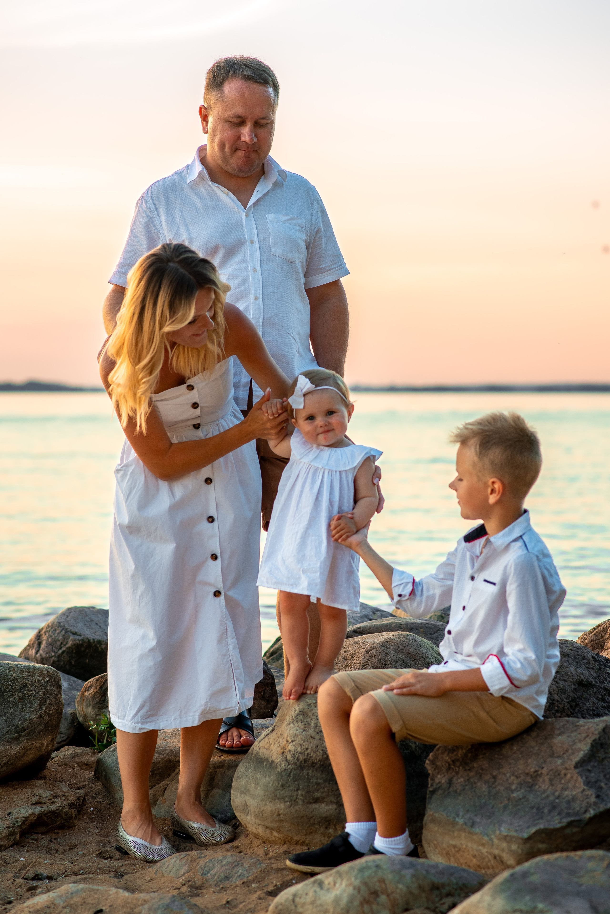 Beautiful family photo session in Spain. Professional photographer in Spain