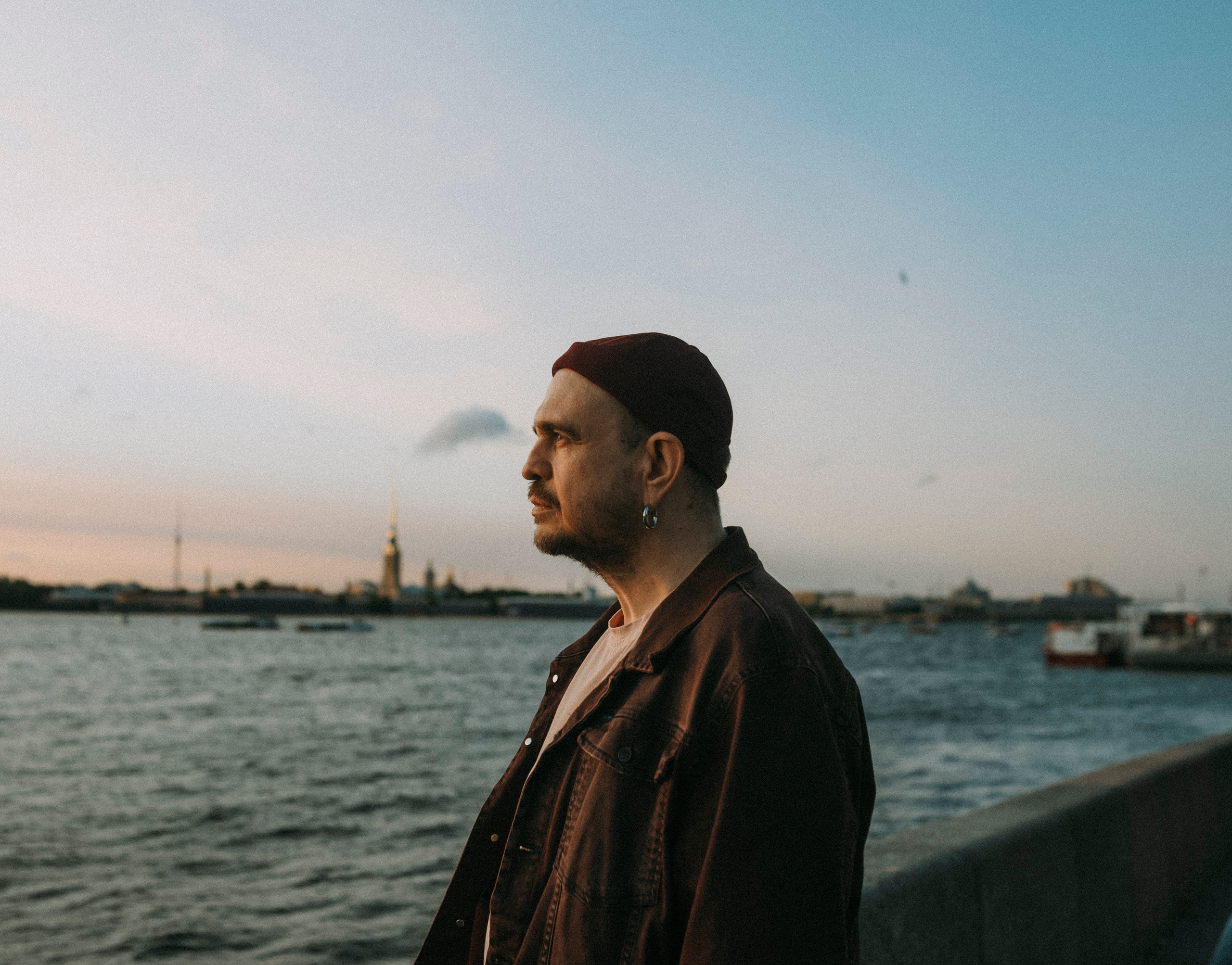 2025. Стрит-фотография, полная абсурда, идиотизма и красоты