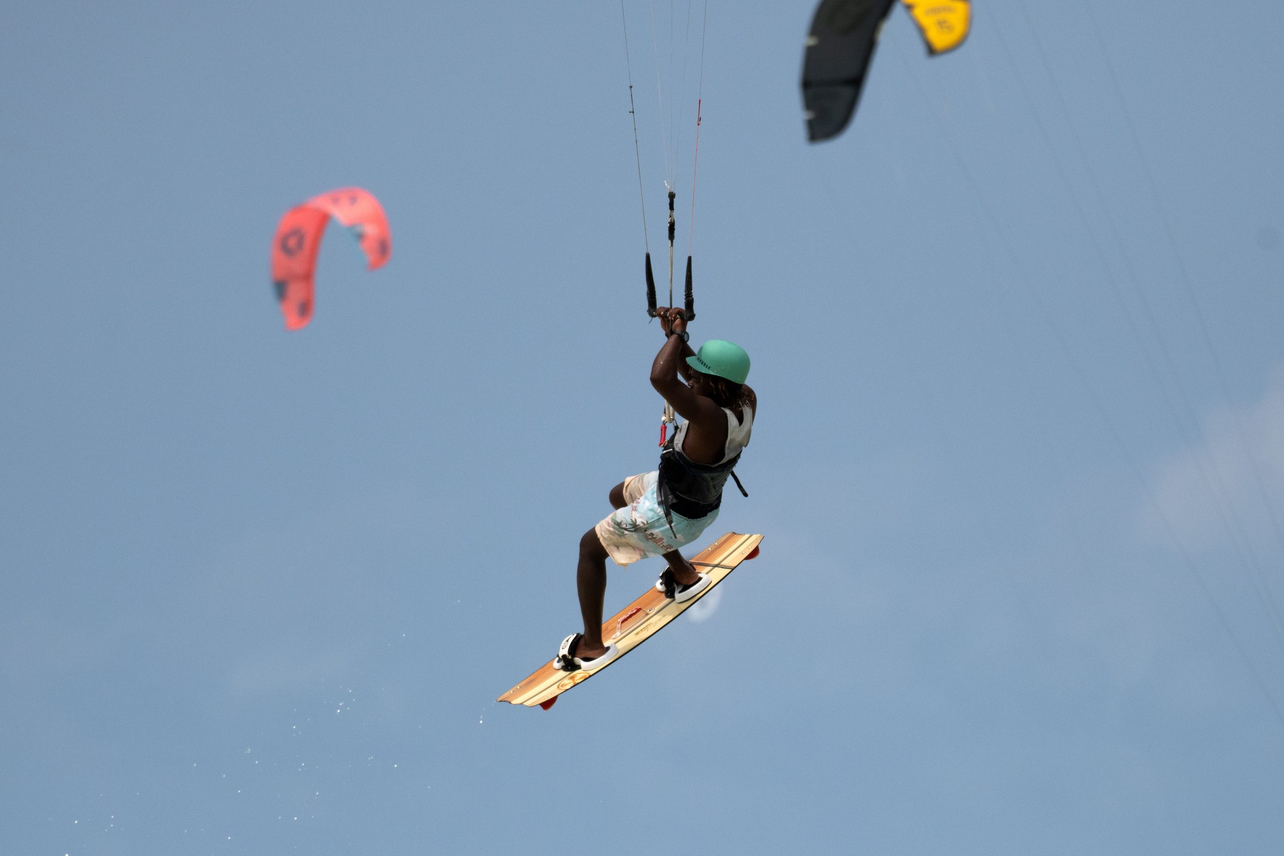 Kite surfing. Photographer Sri Lanka
