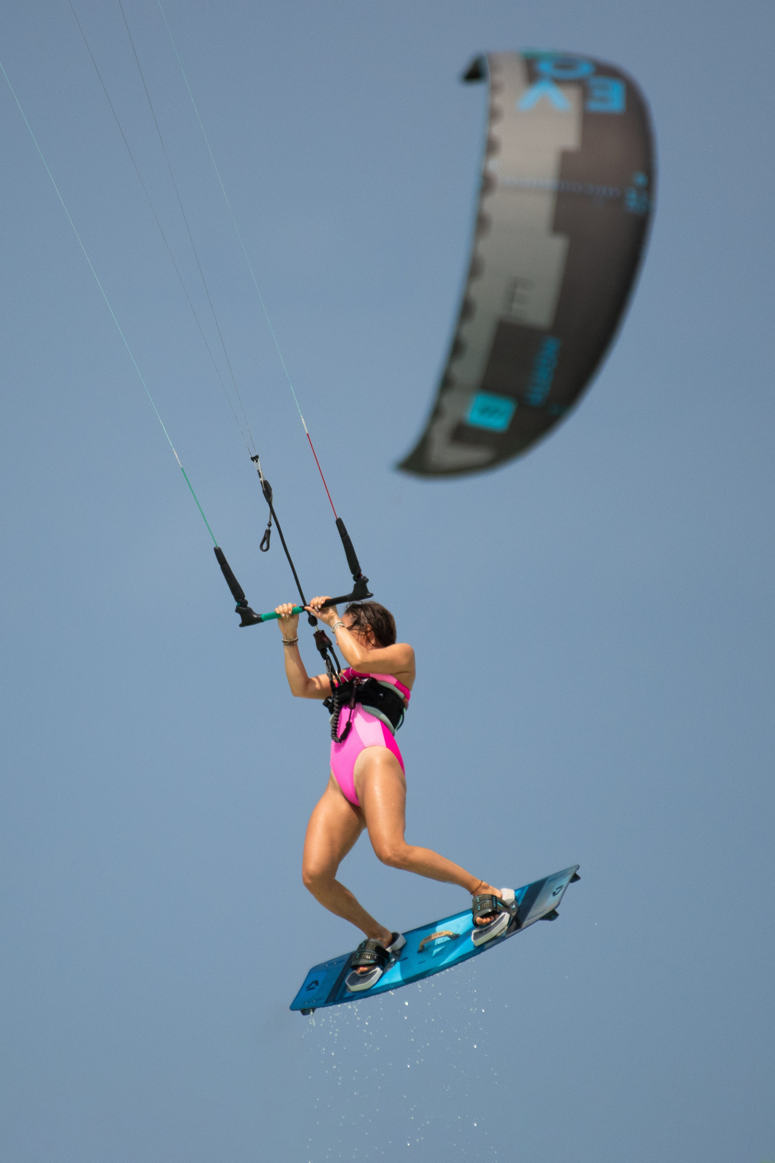 Kite surfing. Photographer Sri Lanka