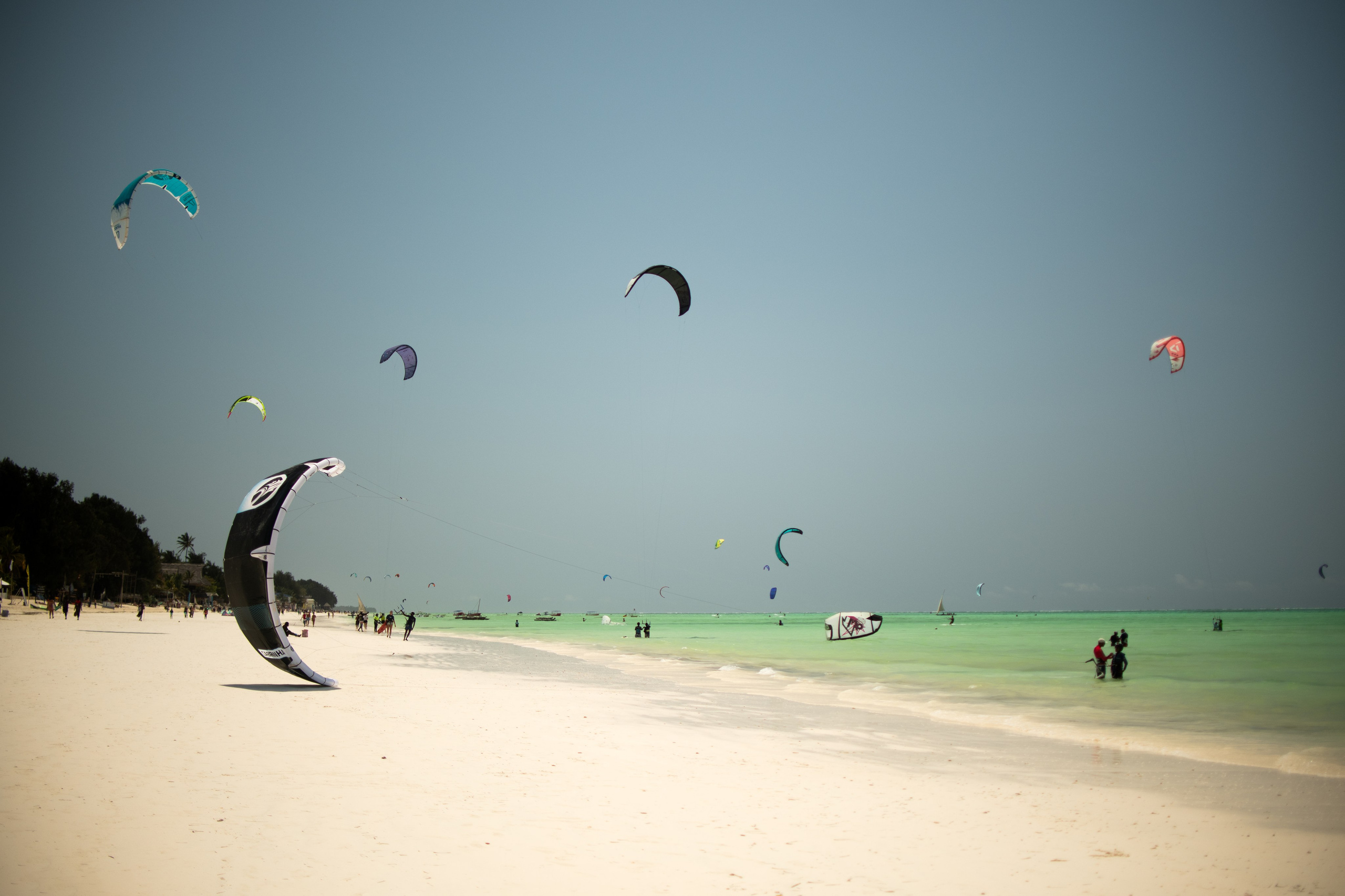 Kite surfing. Photographer Sri Lanka