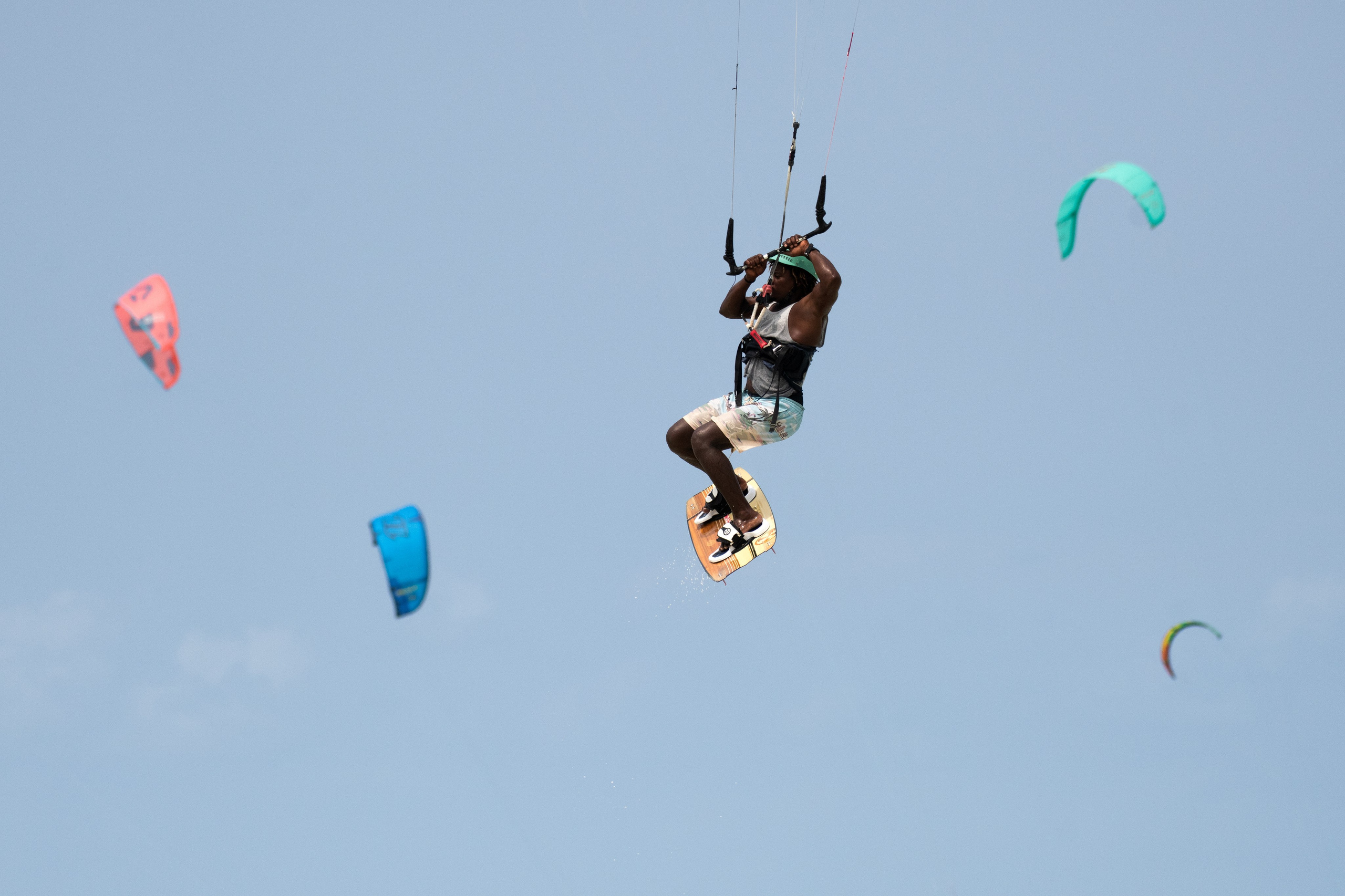 Kite surfing. Photographer Sri Lanka
