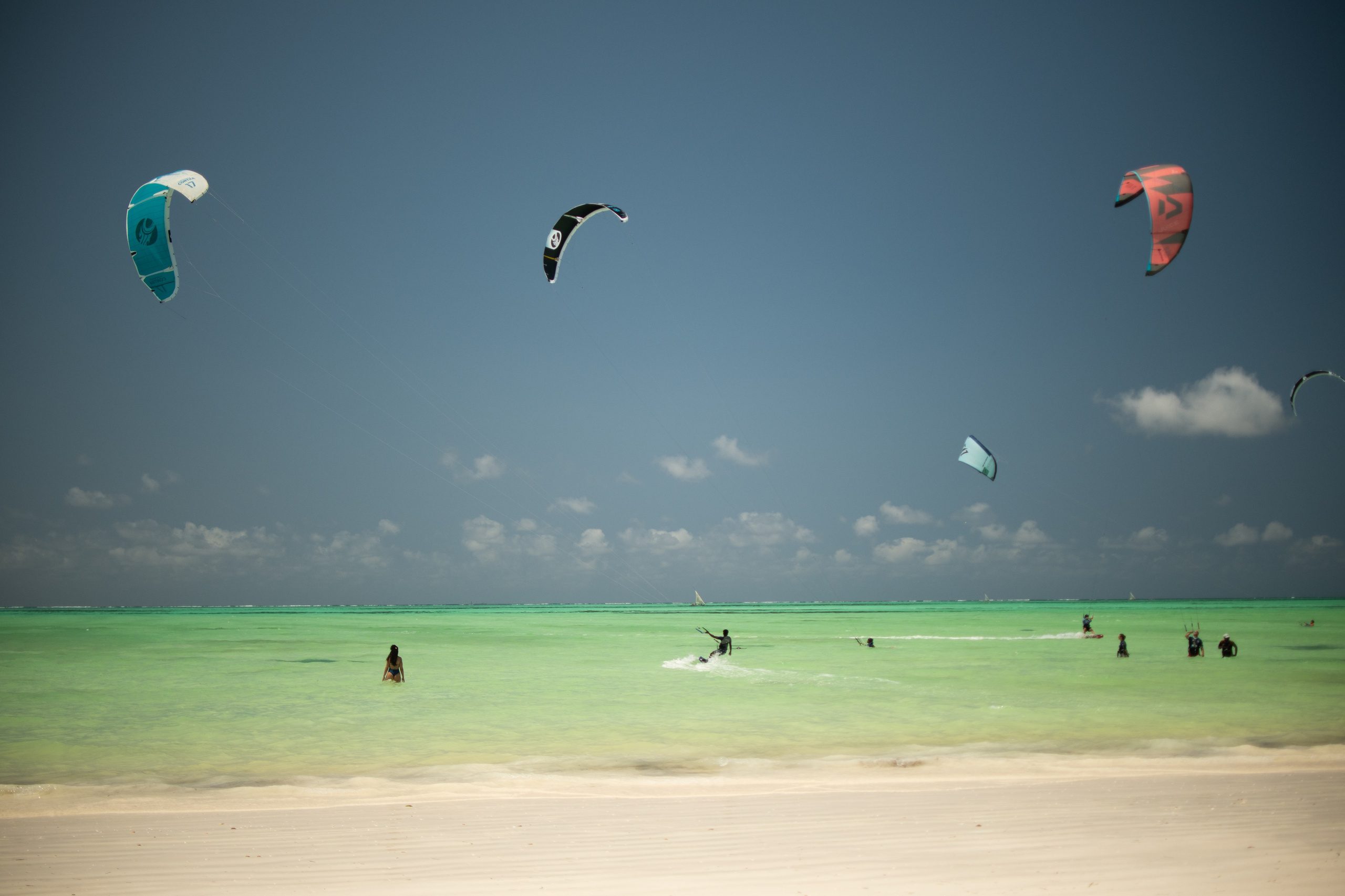 Kite surfing. Photographer Sri Lanka