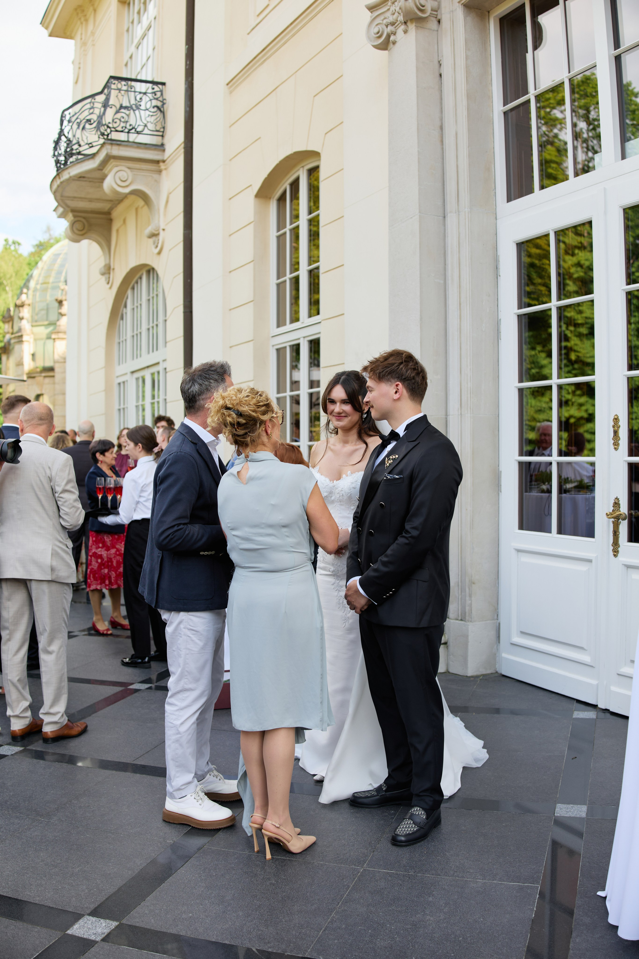 Wiktoria & Kacper. Pałac Goetz. Fotograf ślubny i rodzinny w Krakowie Yana Klymova