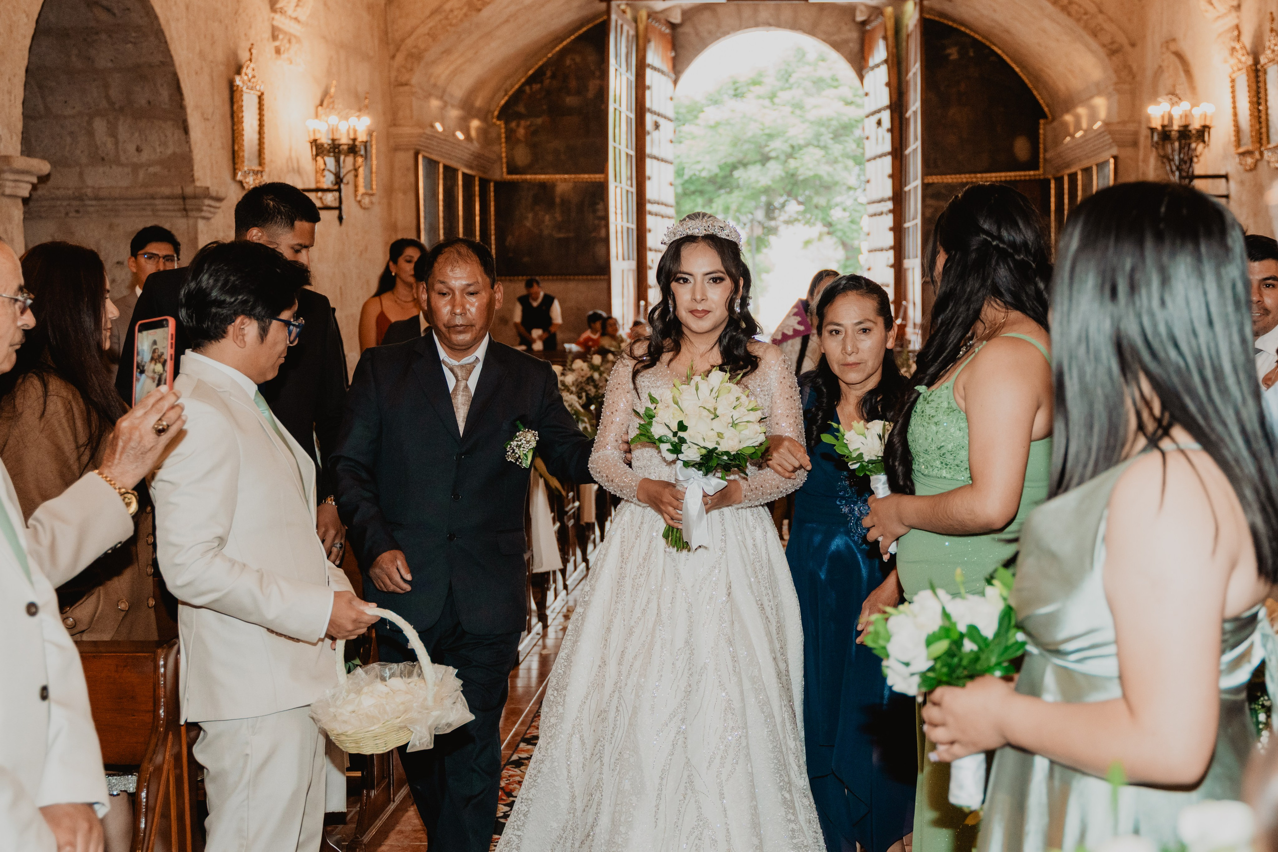 FERNANDO + MARIBEL | BODA RELIGIOSA. Studio KVTA | Fotografía y Video de Bodas en Arequipa