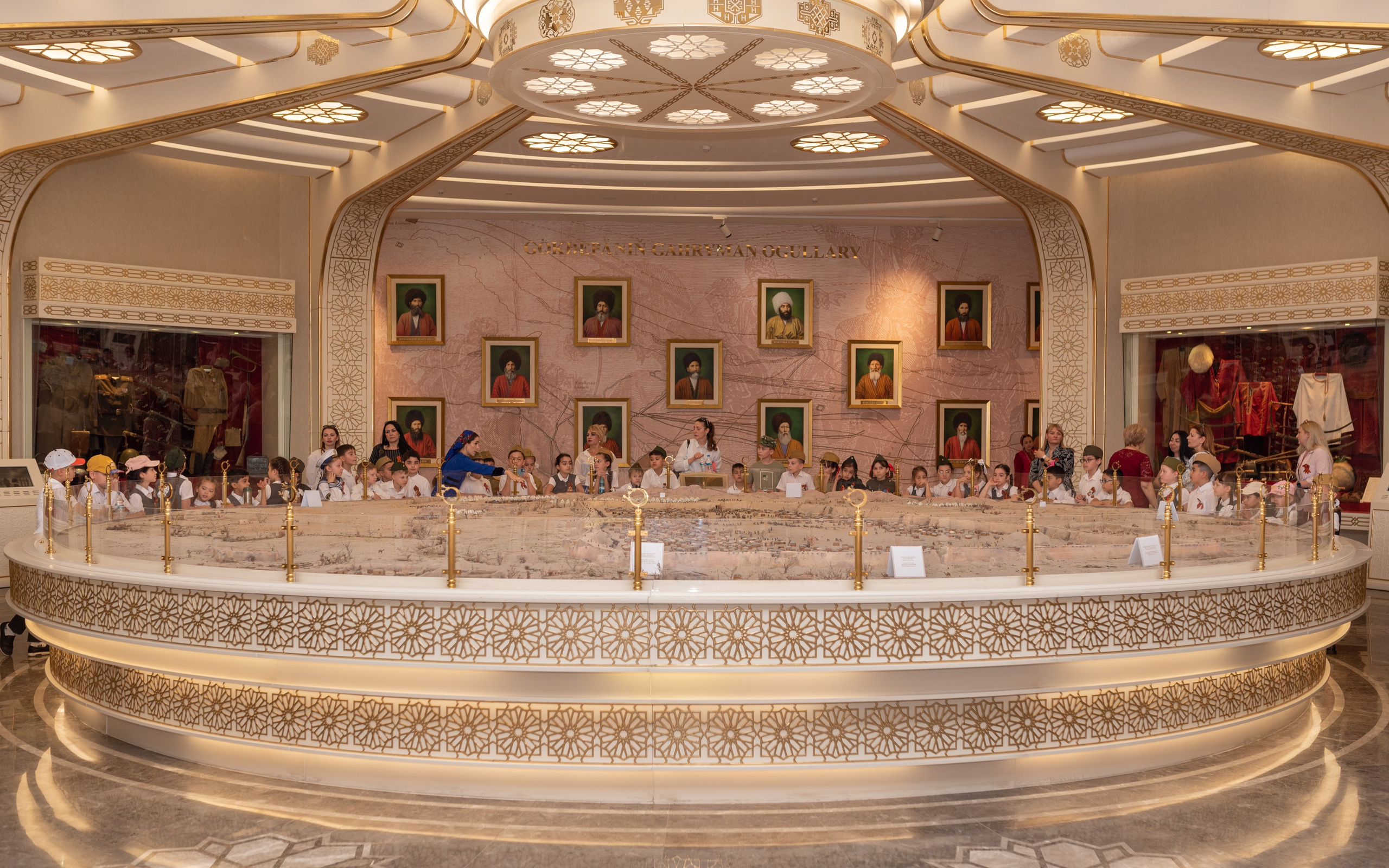 Вечный огонь 2"А» класс. Ваш фотограф в Ашхабаде Гамлет Осипов