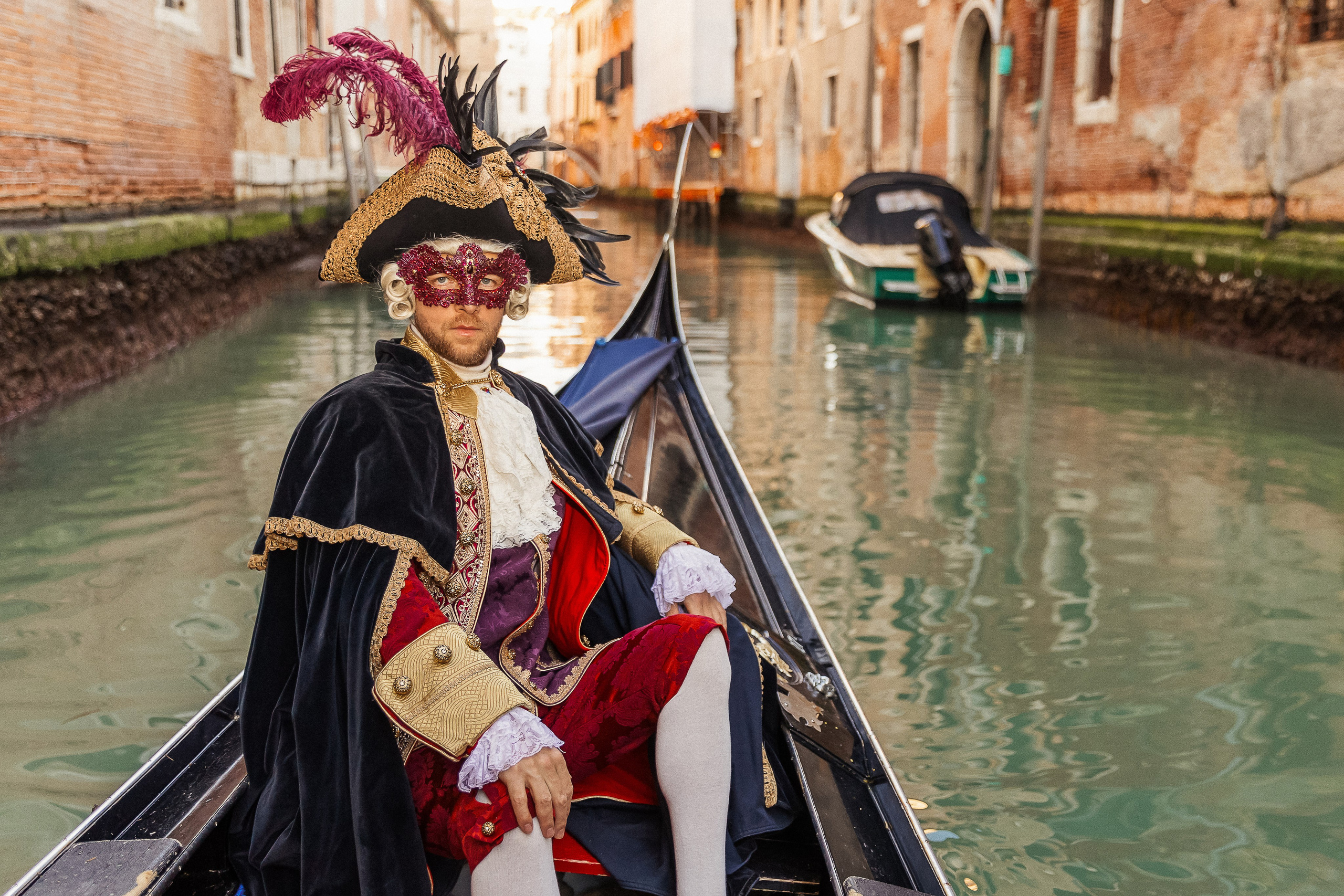 Aleksandr & Ekaterina in venetian carnival