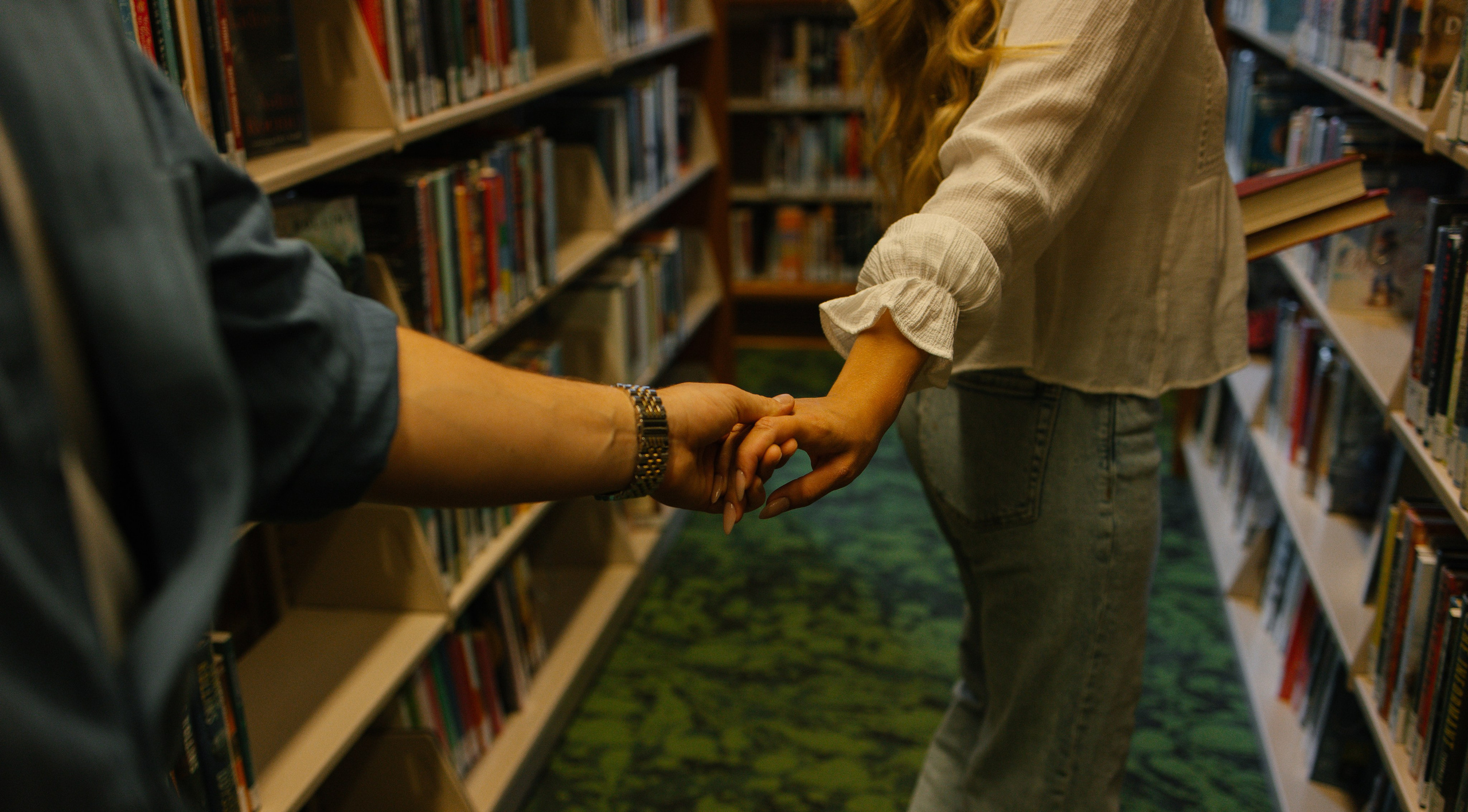 Central Library. Family photographer Oregon — Washington