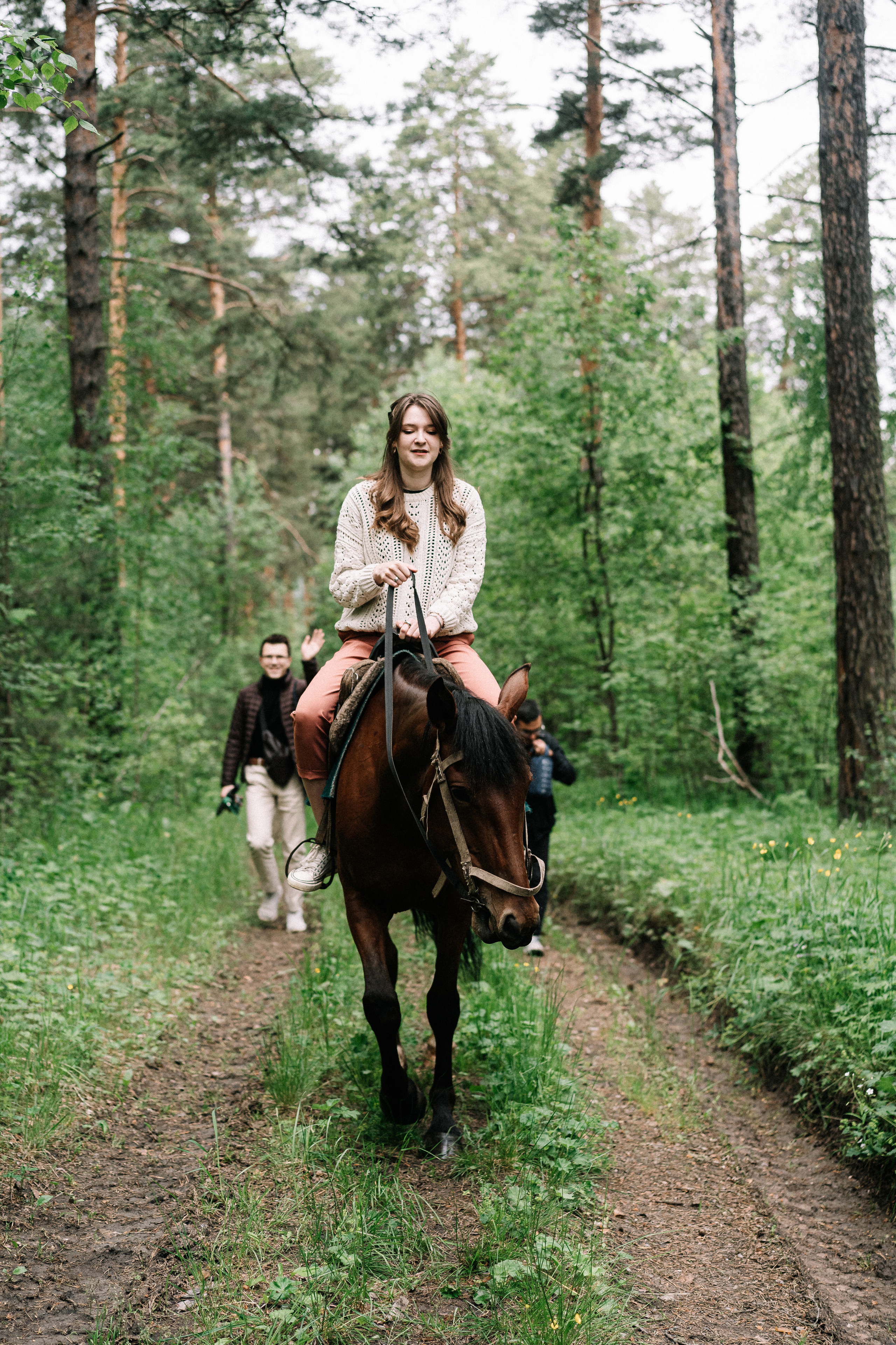Photo of a couple in the forest. Portrait and wedding photographer in New York