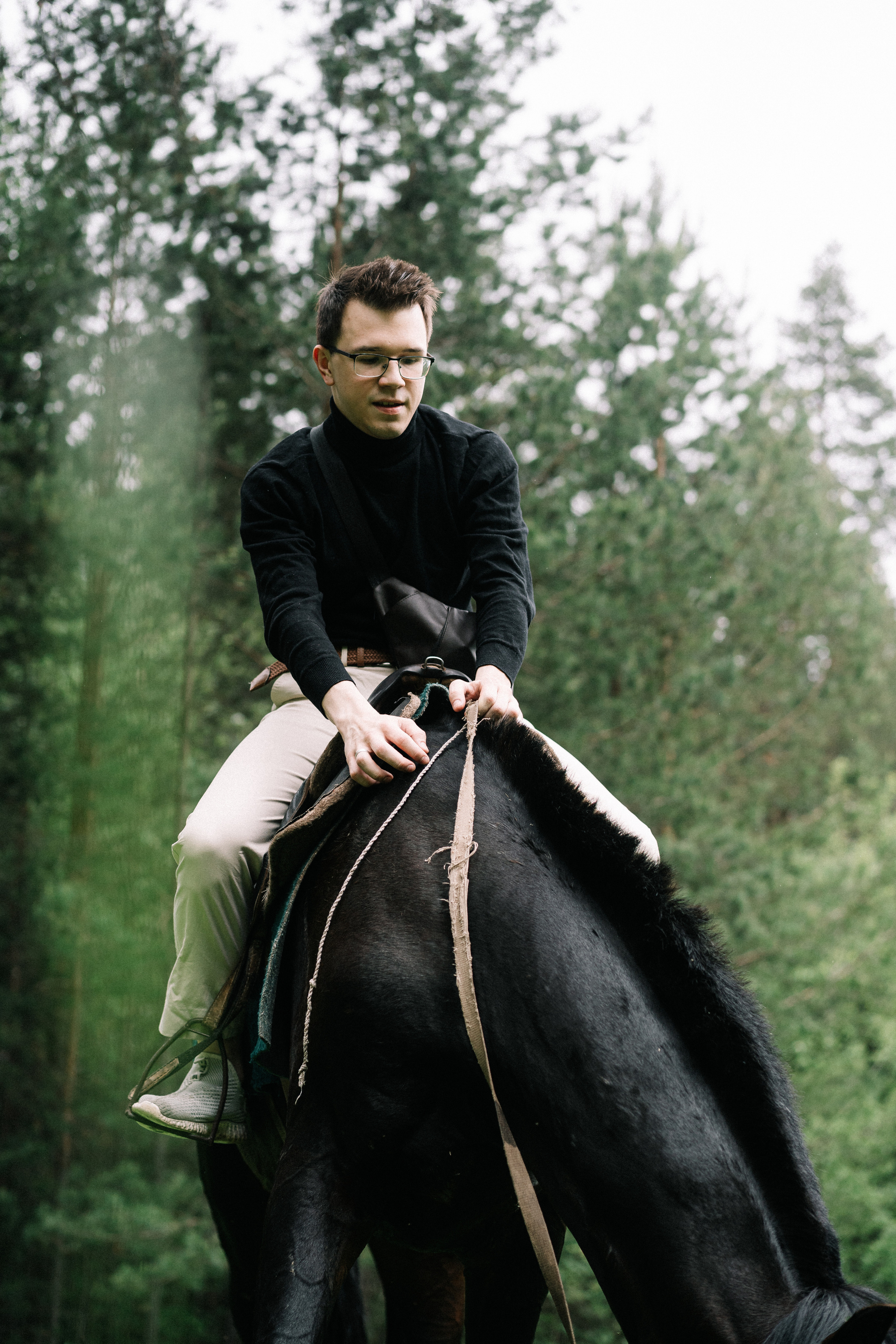 Photo of a couple in the forest. Portrait and wedding photographer in New York
