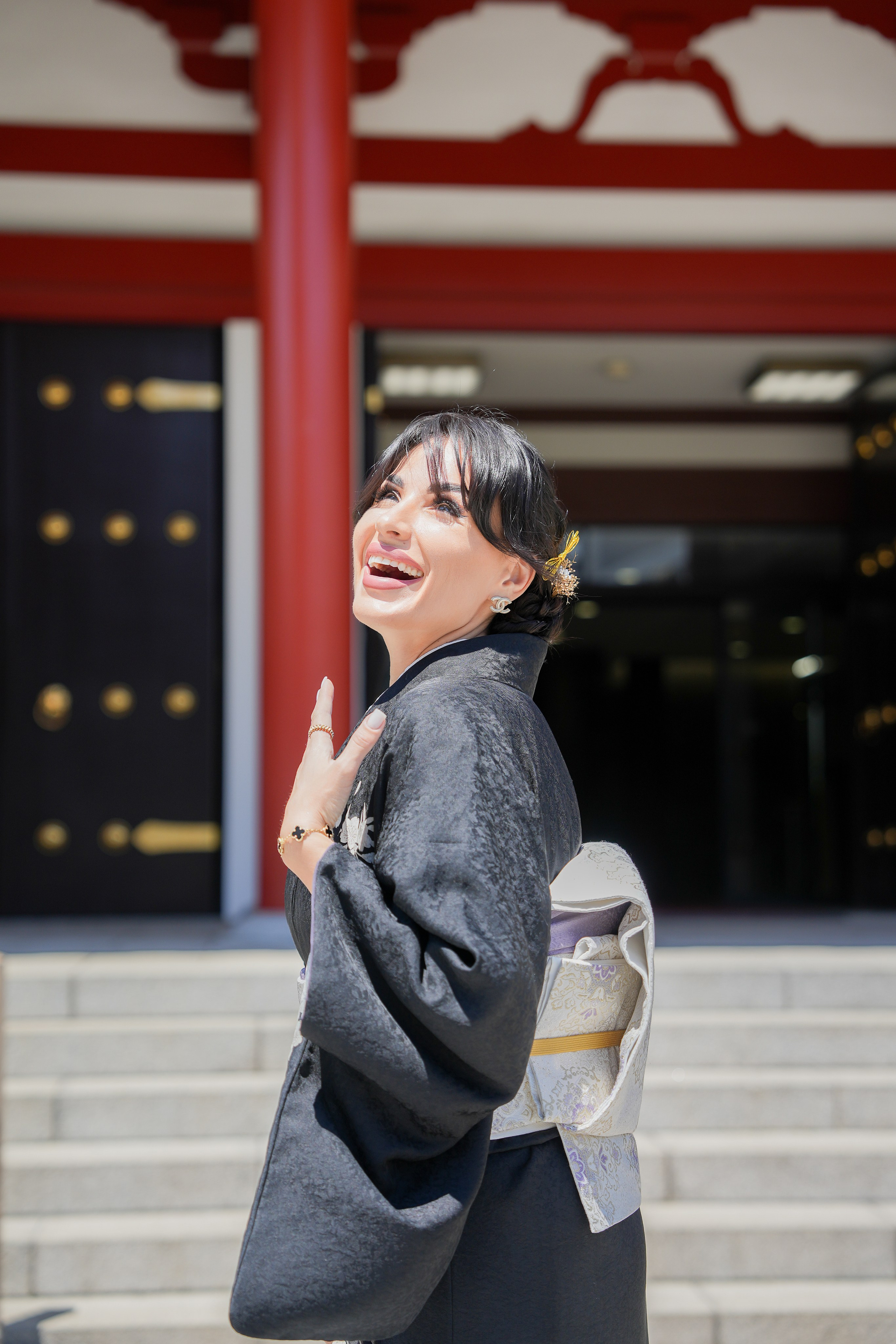 Съёмка в Кимоно возле храма. Фотограф в Токио Япония