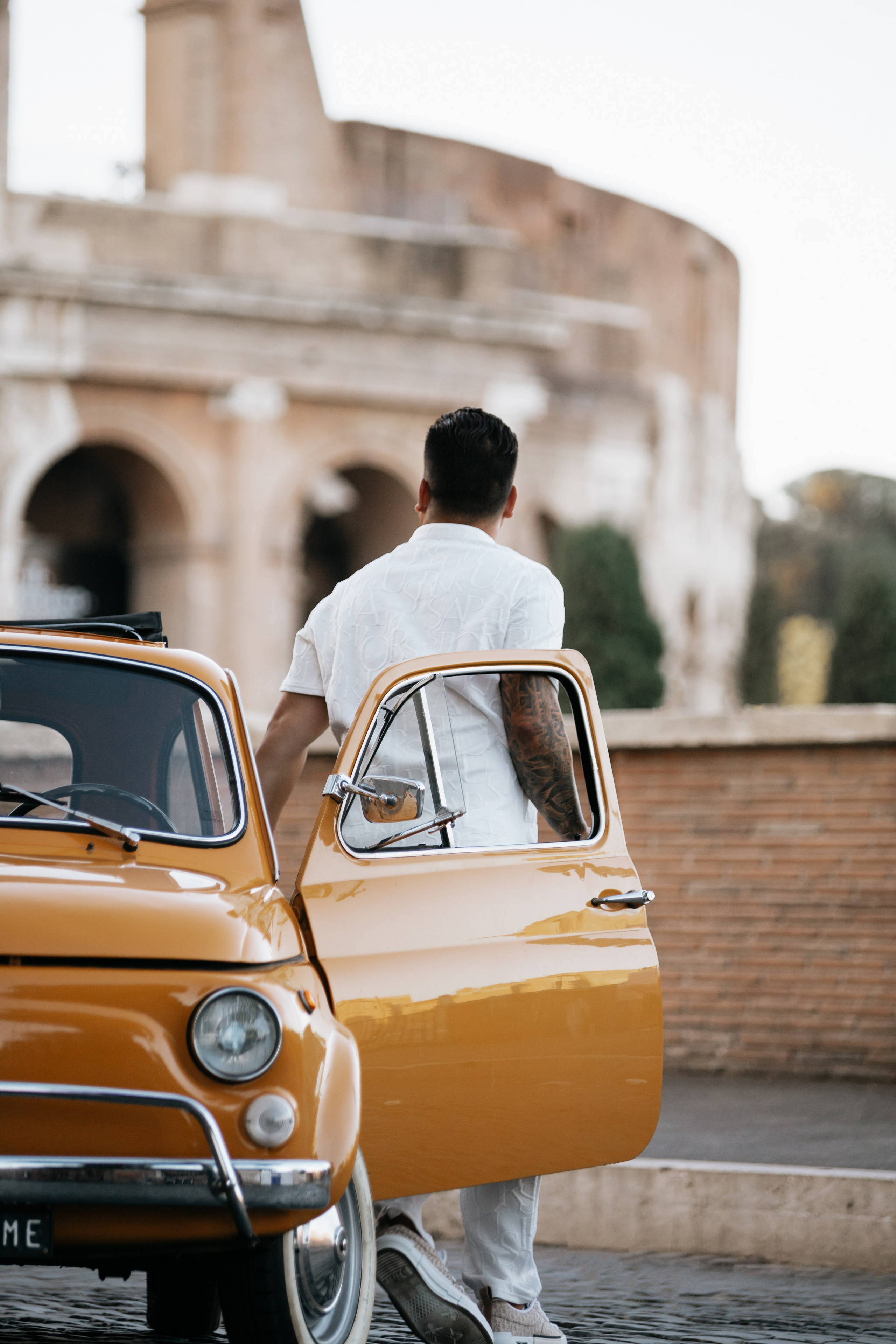 Fiat 500 and Vespa. Photographer in Rome