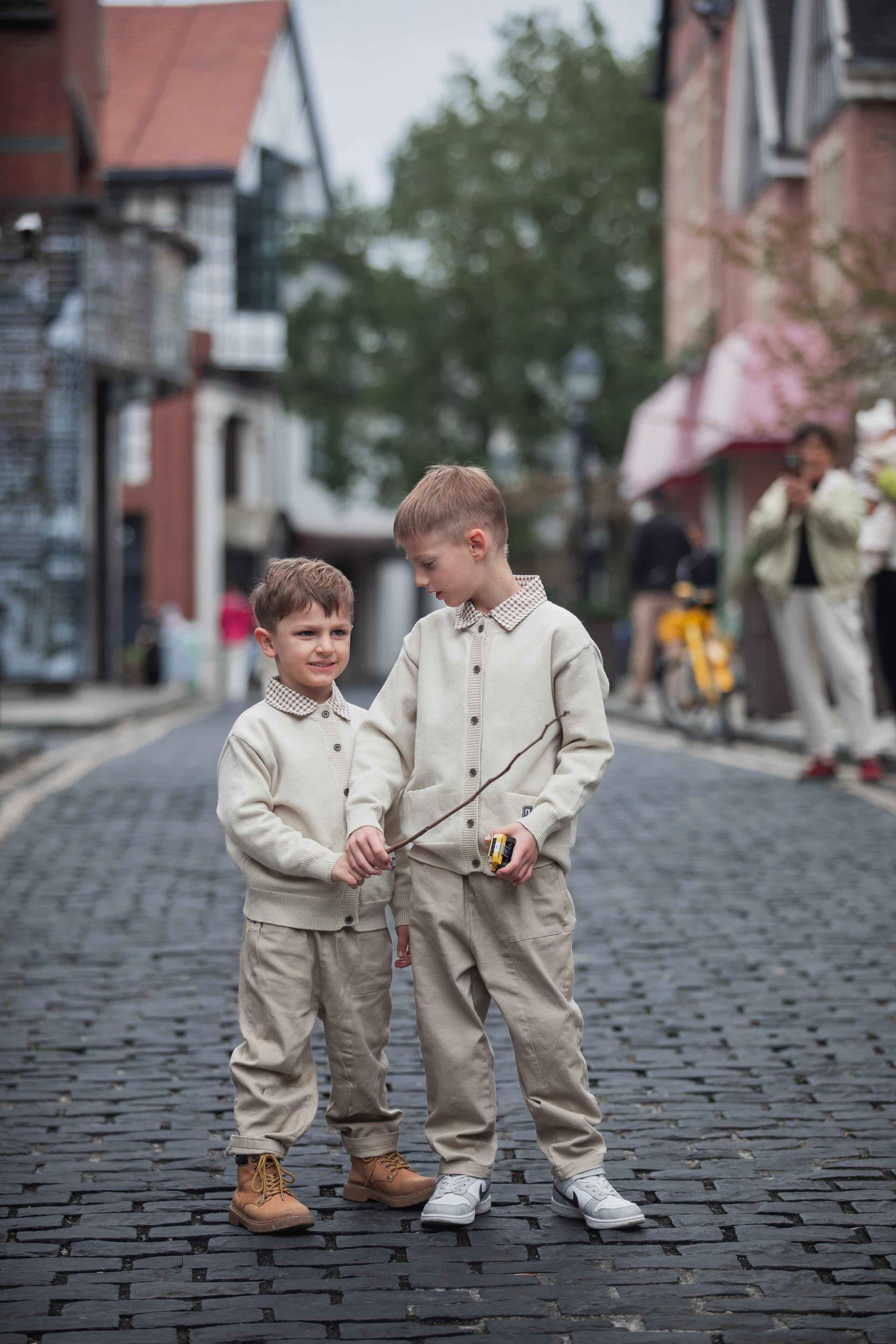 Family photoshoot in Temsa town, Shanghai. Photographer in Shanghai — Lola Pidluskaya