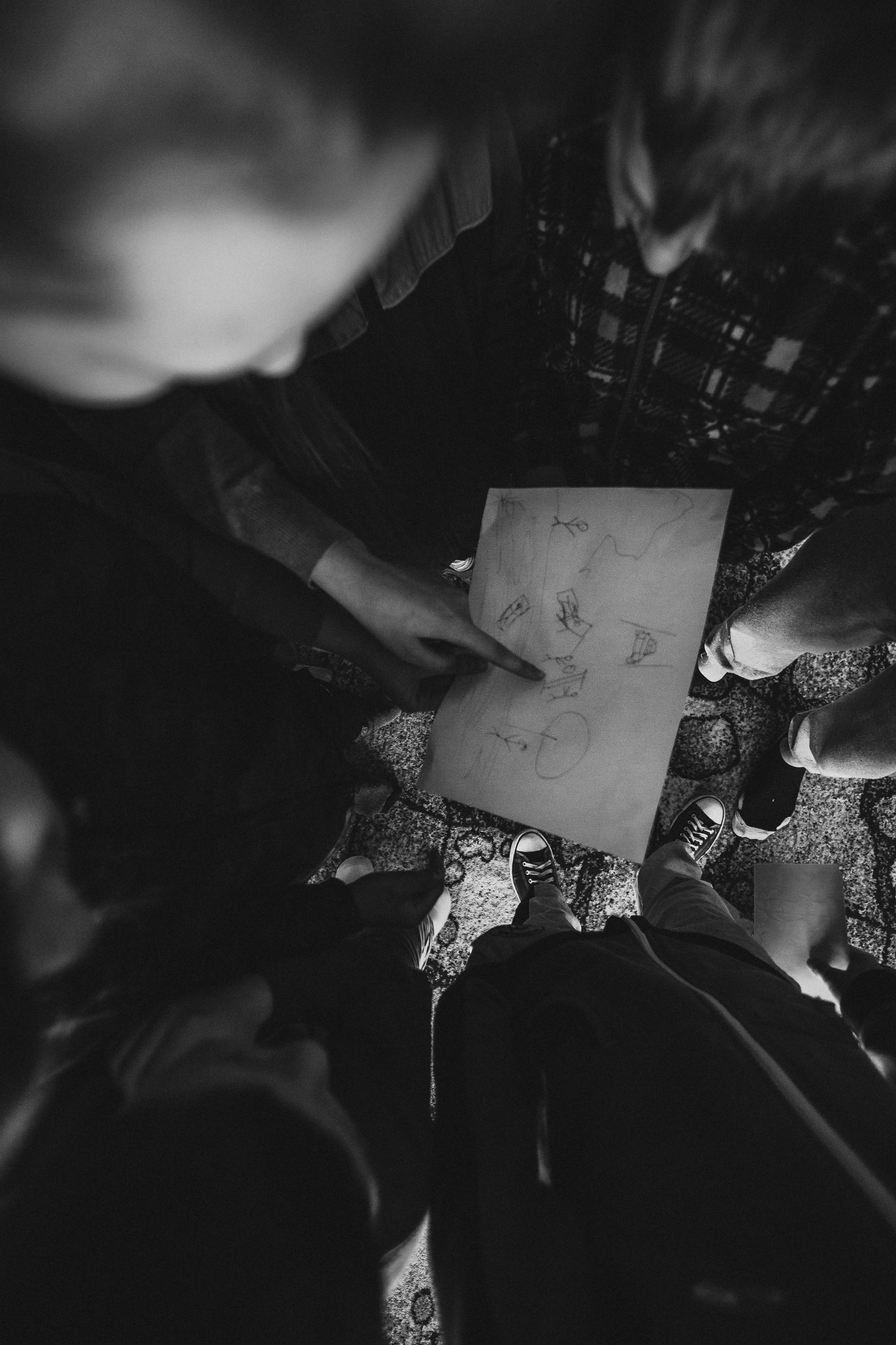 Детский рисунок на листе A4 чёрно-белая Детский дом  социальная фотография