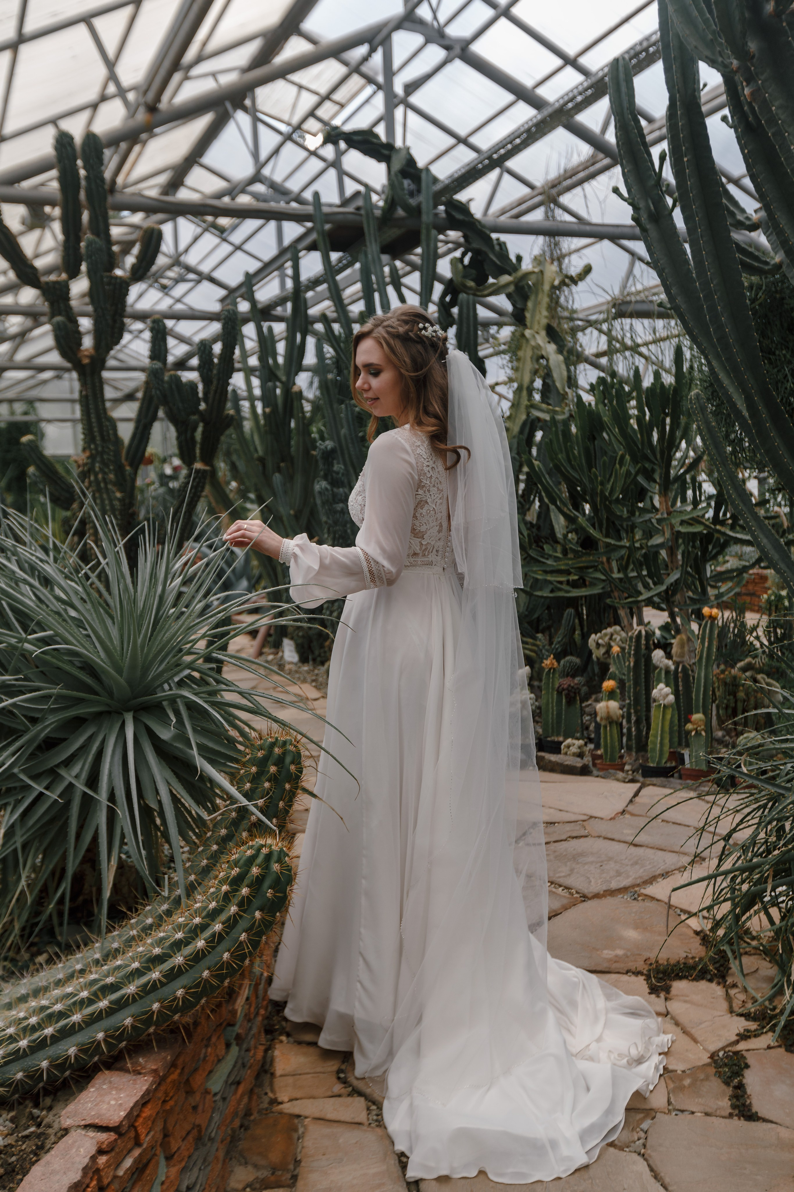 Retrato de una novia en el jardín botánico de Cullera
