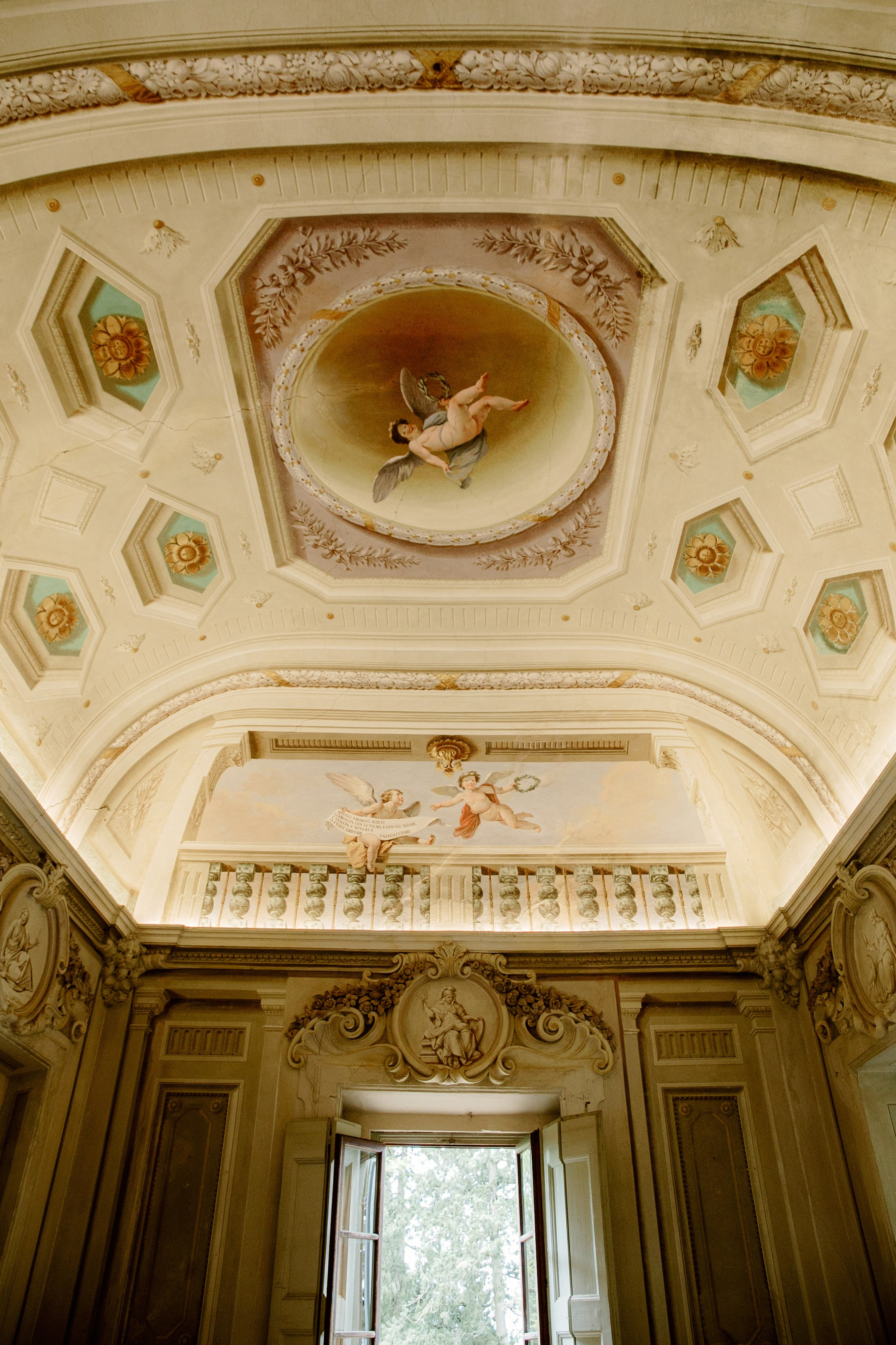 Tuscany Castello di Montegufoni wedding. Iurkovski PHOTOGRAPHY in Europe. Luxury destination weddings and events