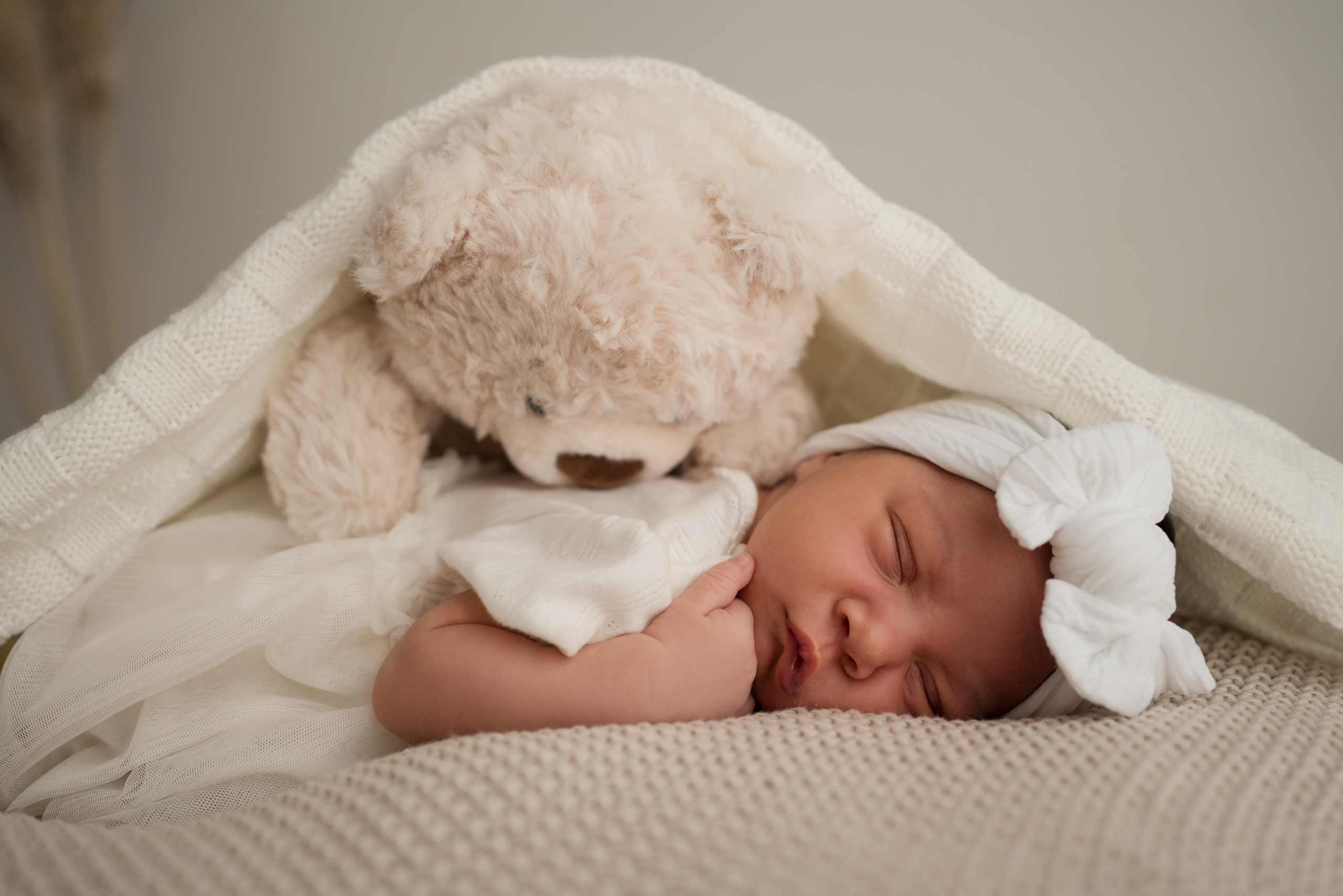 Sweet first days. Angela Iakovleva — Family Photographer in Dubai