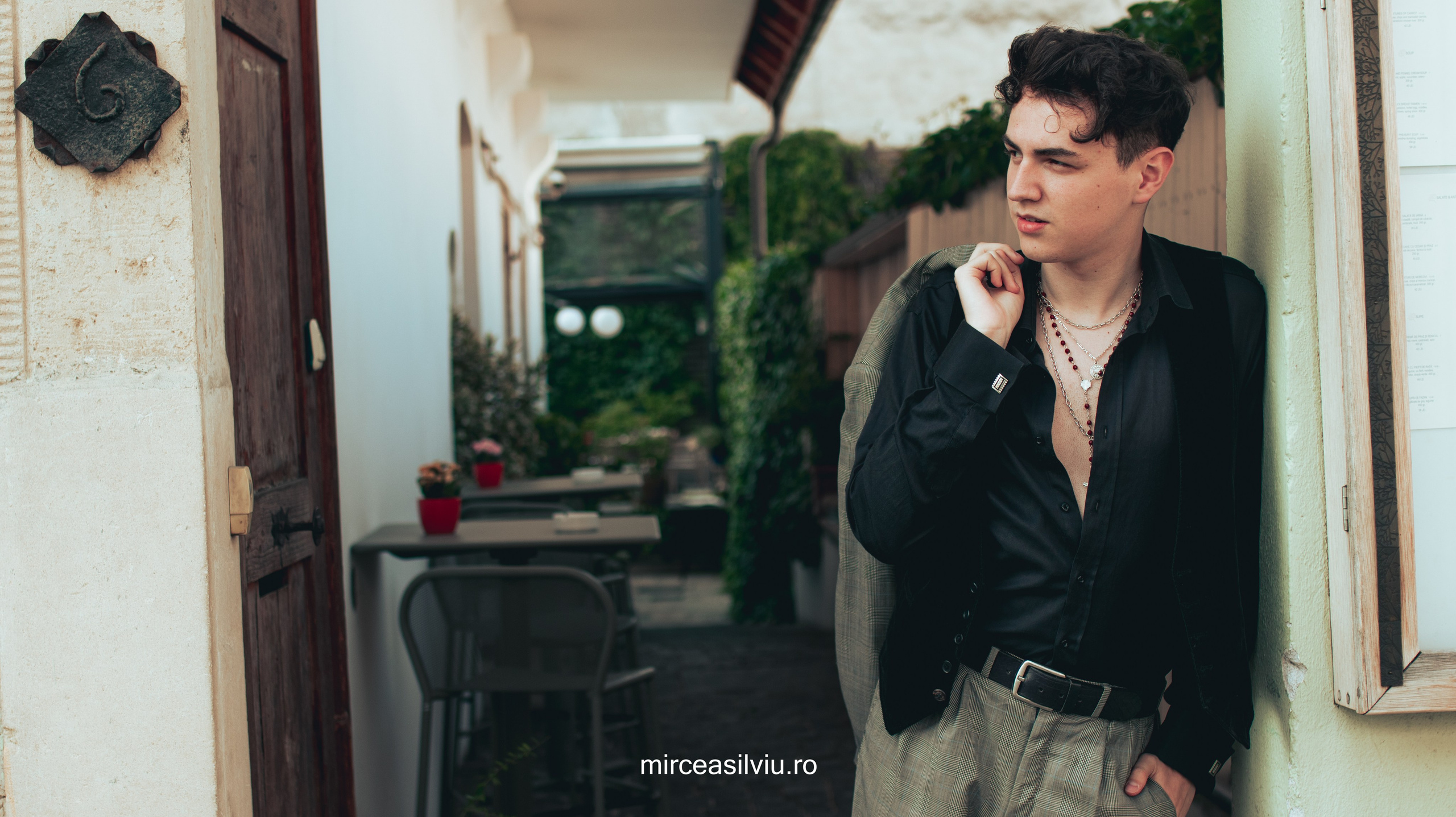 Darius. Fotograf de portrete și evenimente din Cluj-Napoca. Ședințe foto individuale, nunți, botezuri și aniversări în Cluj și județul Cluj