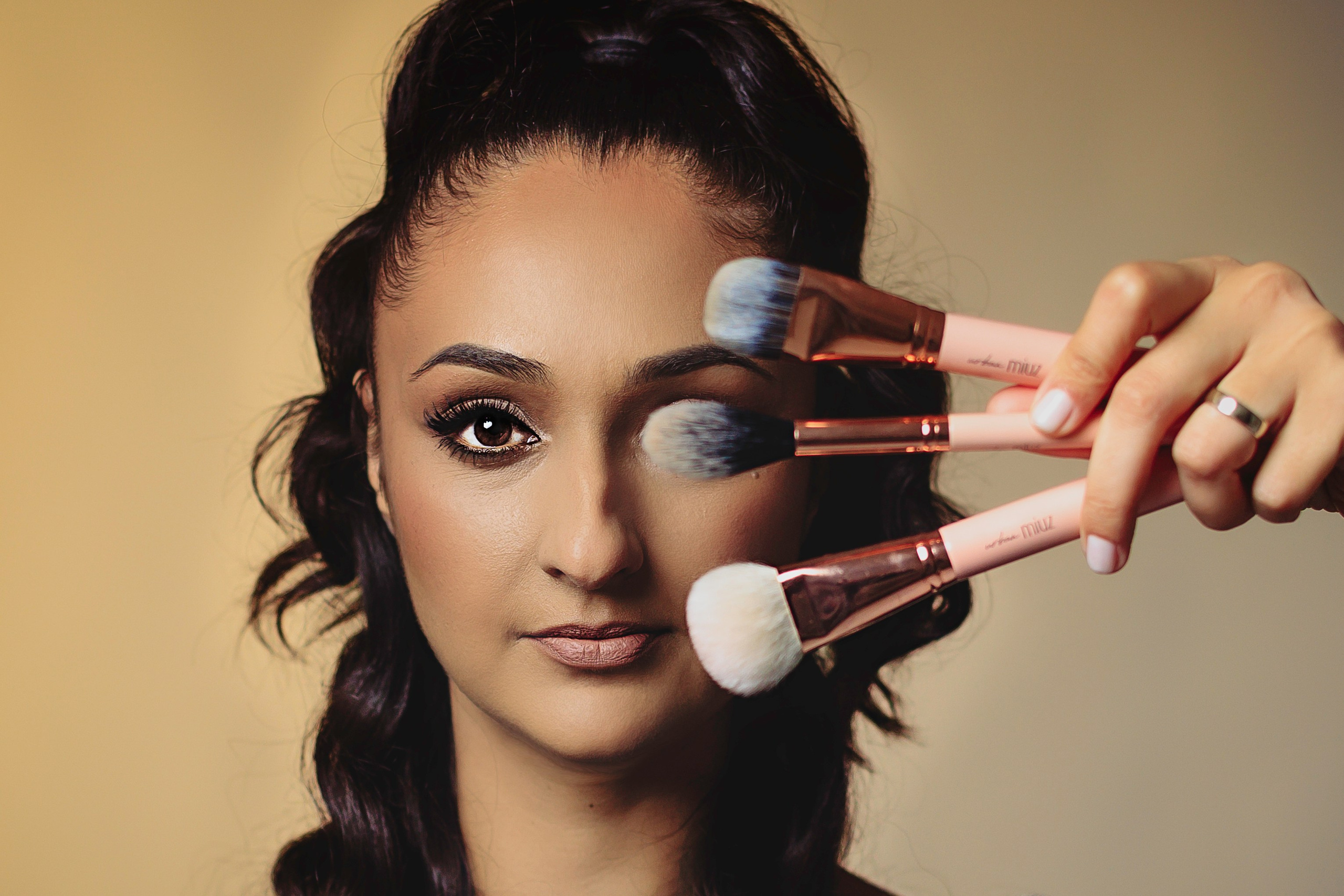 Make-up profesional în Constanța – Alexandra Stan | Machiaj pentru evenimente, mirese, ședințe foto. Elena Mascan – Fotograf newborn, maternitate, portret, smash the cake & branding personal | La Femme Studio Photograpy|Constanţa