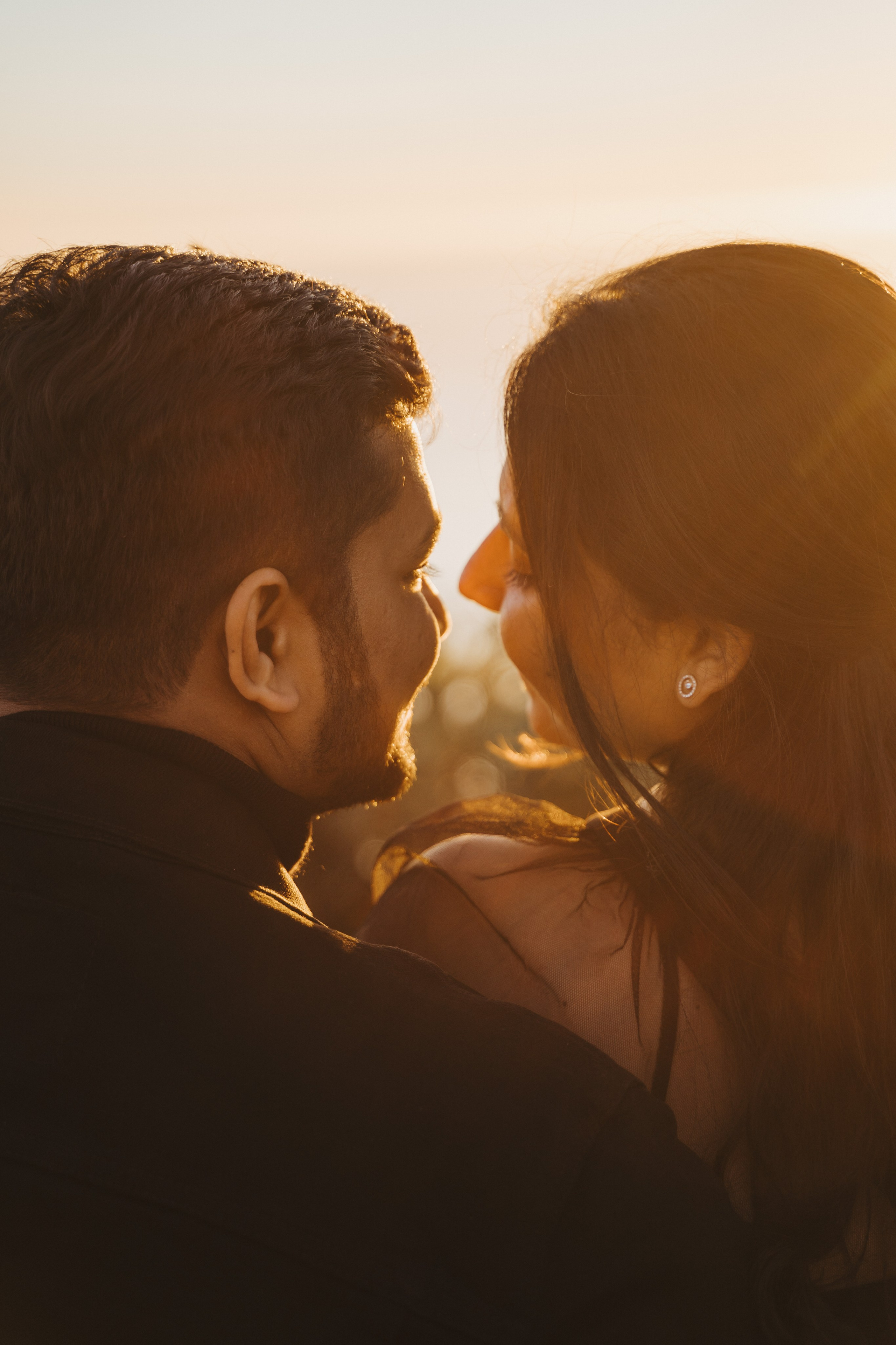 Proposal.  Overlooking the golden San Franisco Bridge sunset with a couple. Photographer Video. 