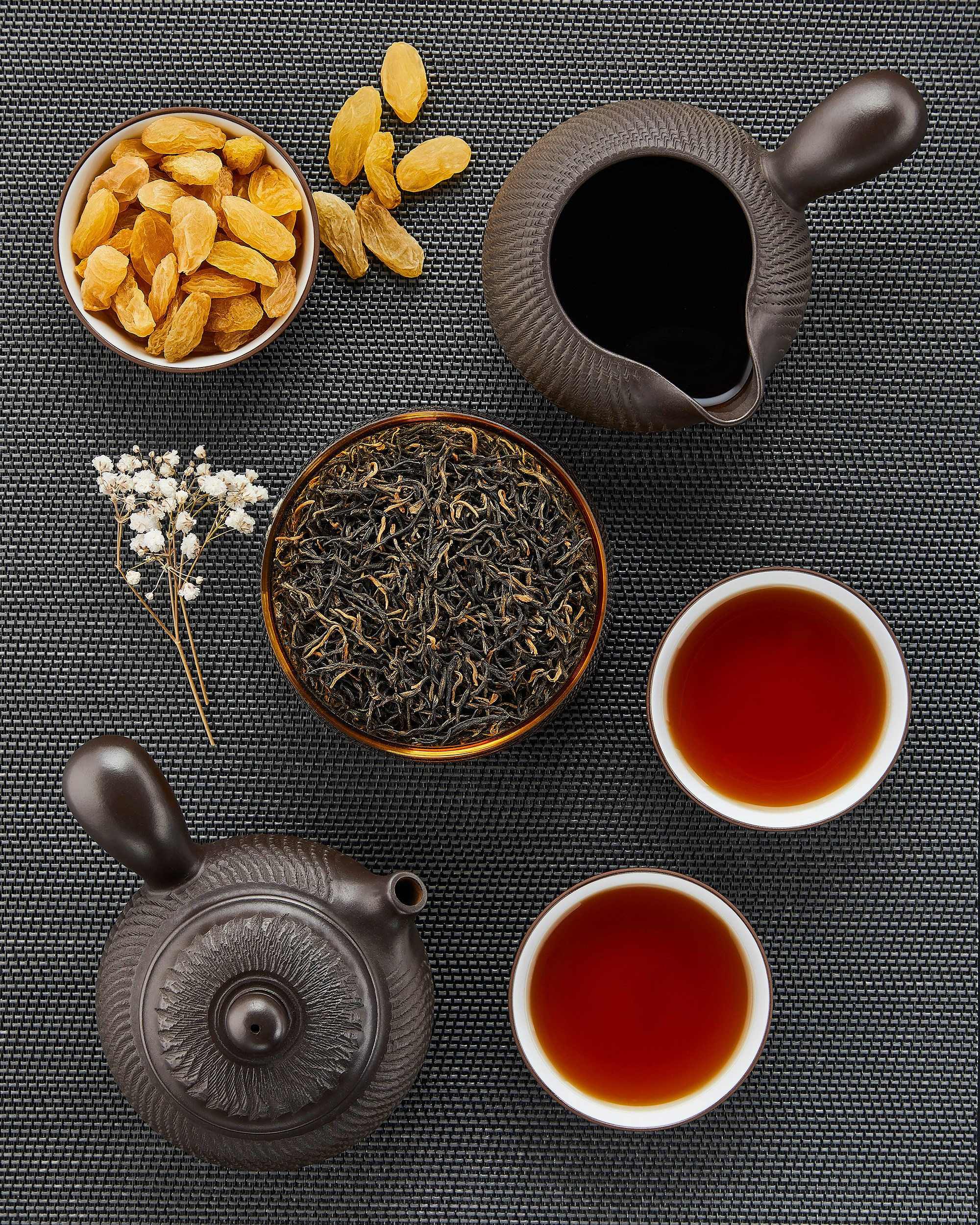 Photographer Roman Djuzev - Tea still life with Chinese dishes, top view.