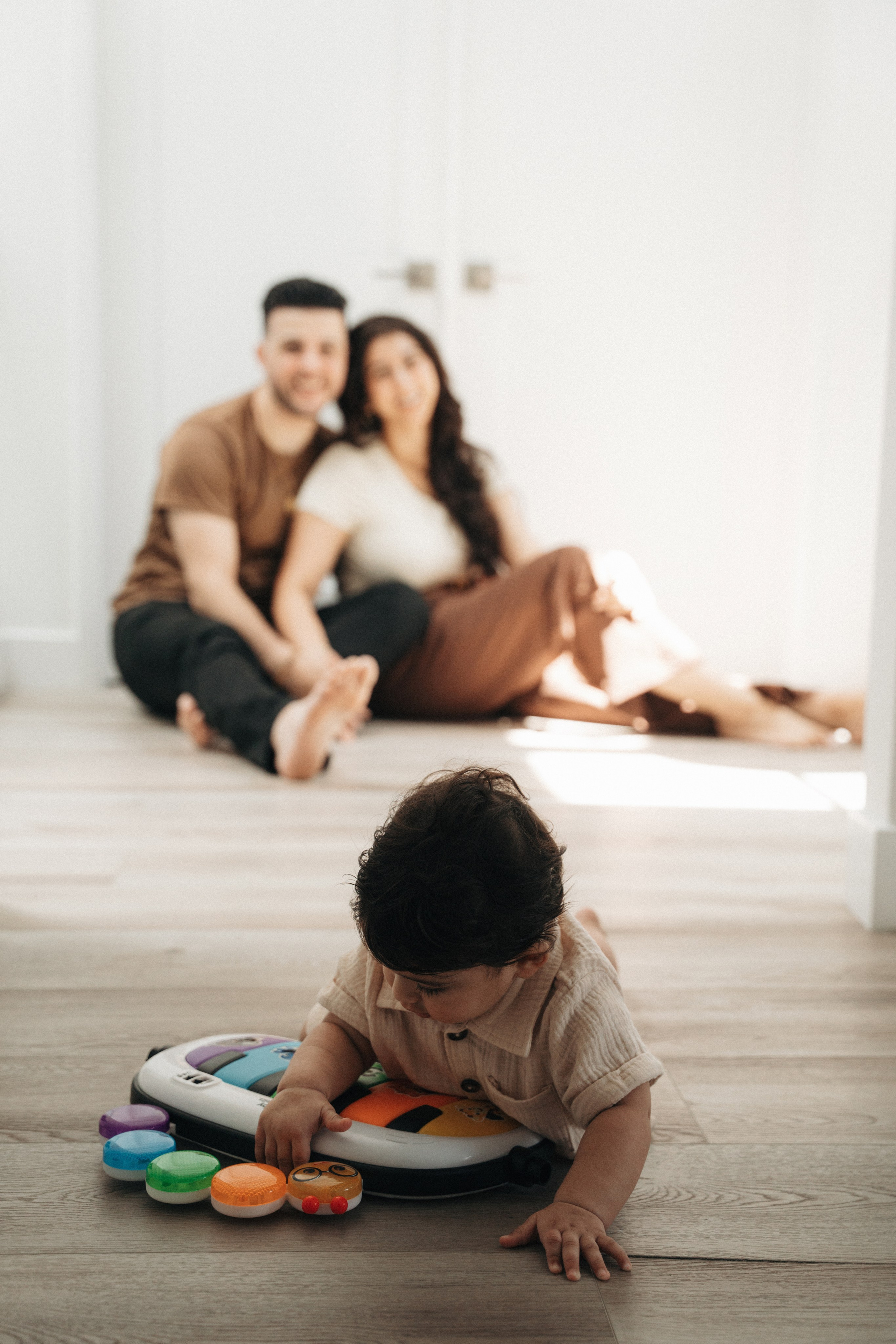 Santa Monica Family photographer. Los Angeles family photographer. Family photography. Family photoshoot. Maternity photoshoot. Beach family photoshoot. Home family photoshoot. Maternity beach photoshoot. Family holiday photoshoot. Family photographer. Photographer for families