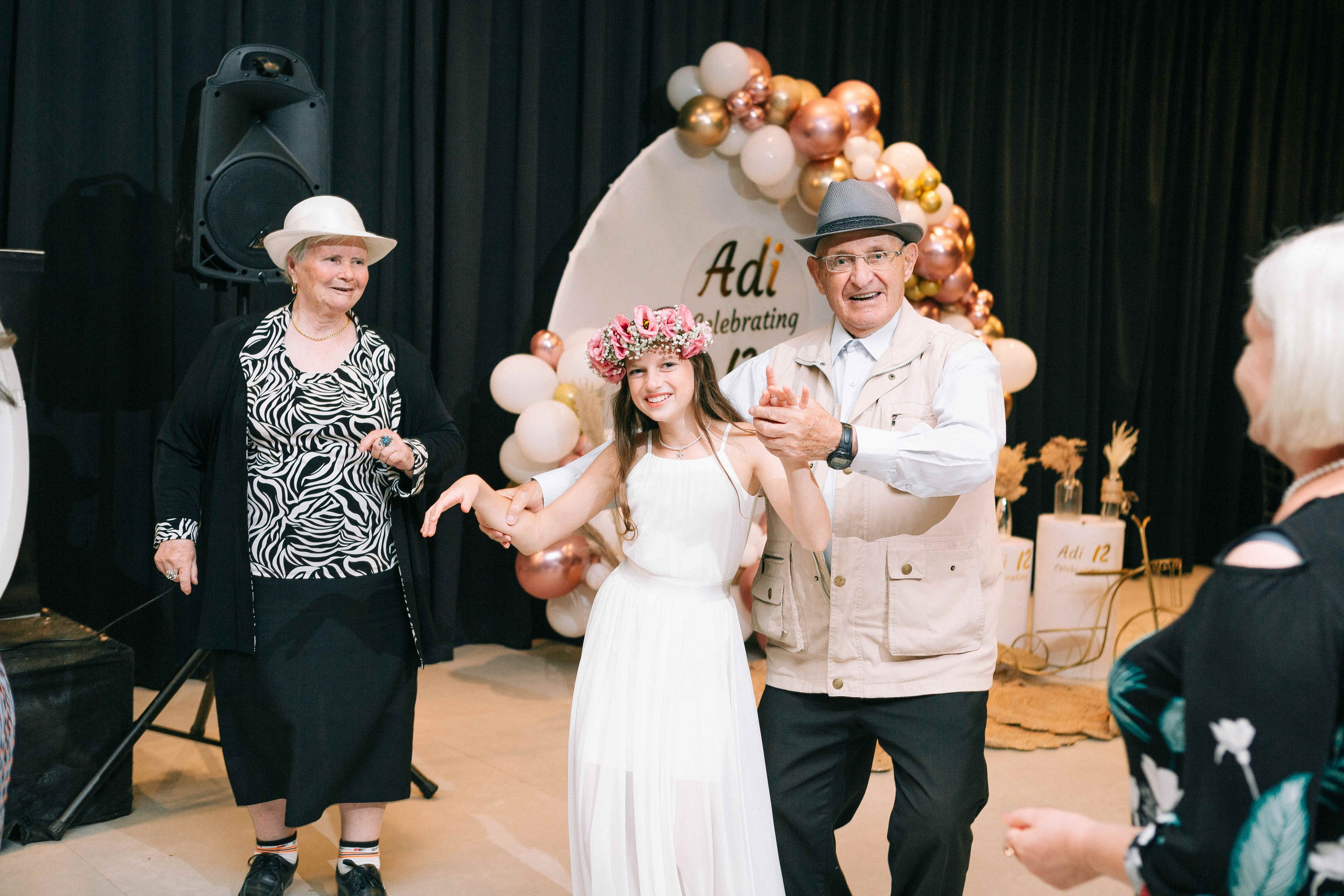 PARTY WITH FRIENDS. Https://shi-photo.com/