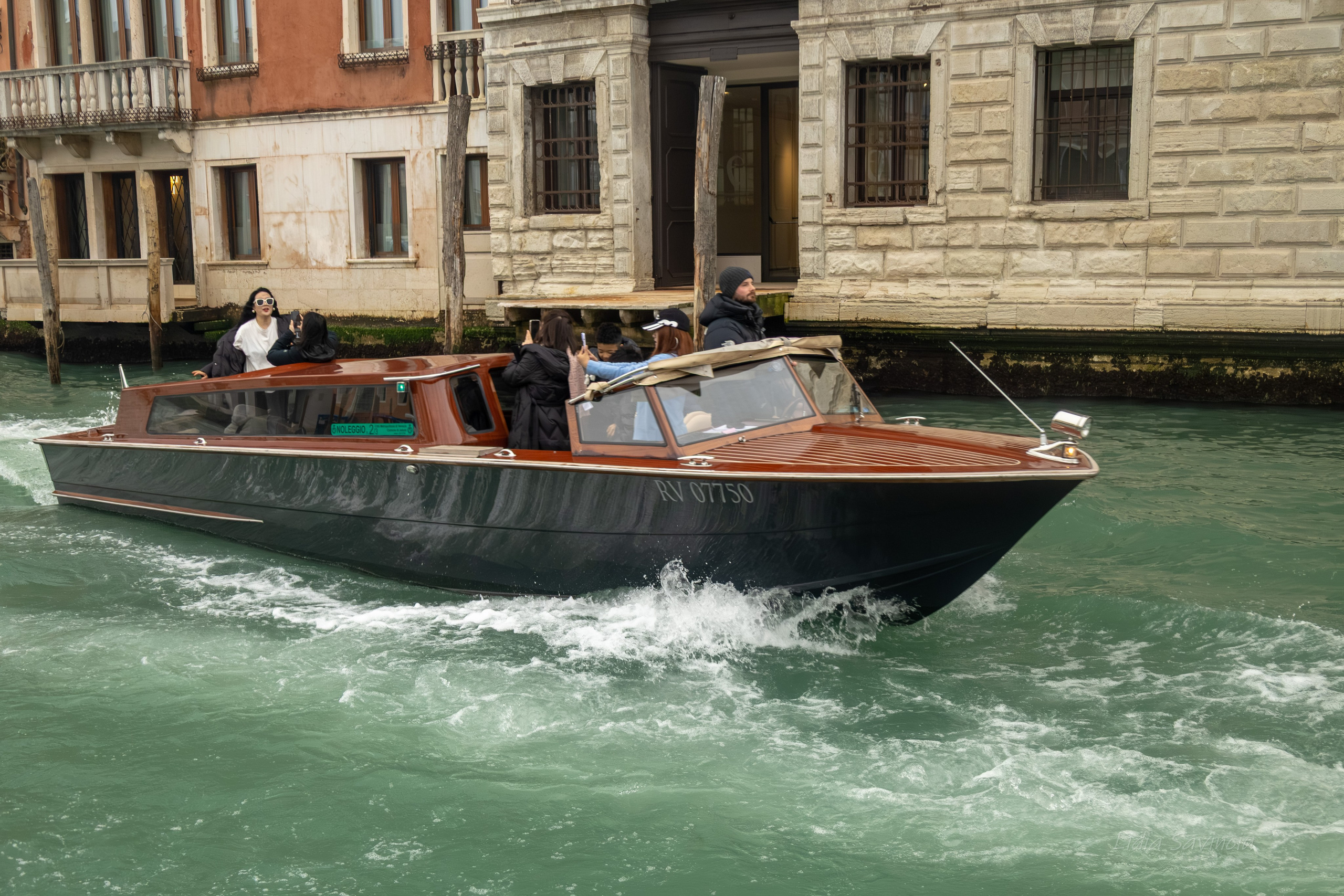 Veneția. Fotograf. Lucrez cu oameni, produse și spații. Portret și fotografie creativă. Bacău, România. Lidia Savinoiu
