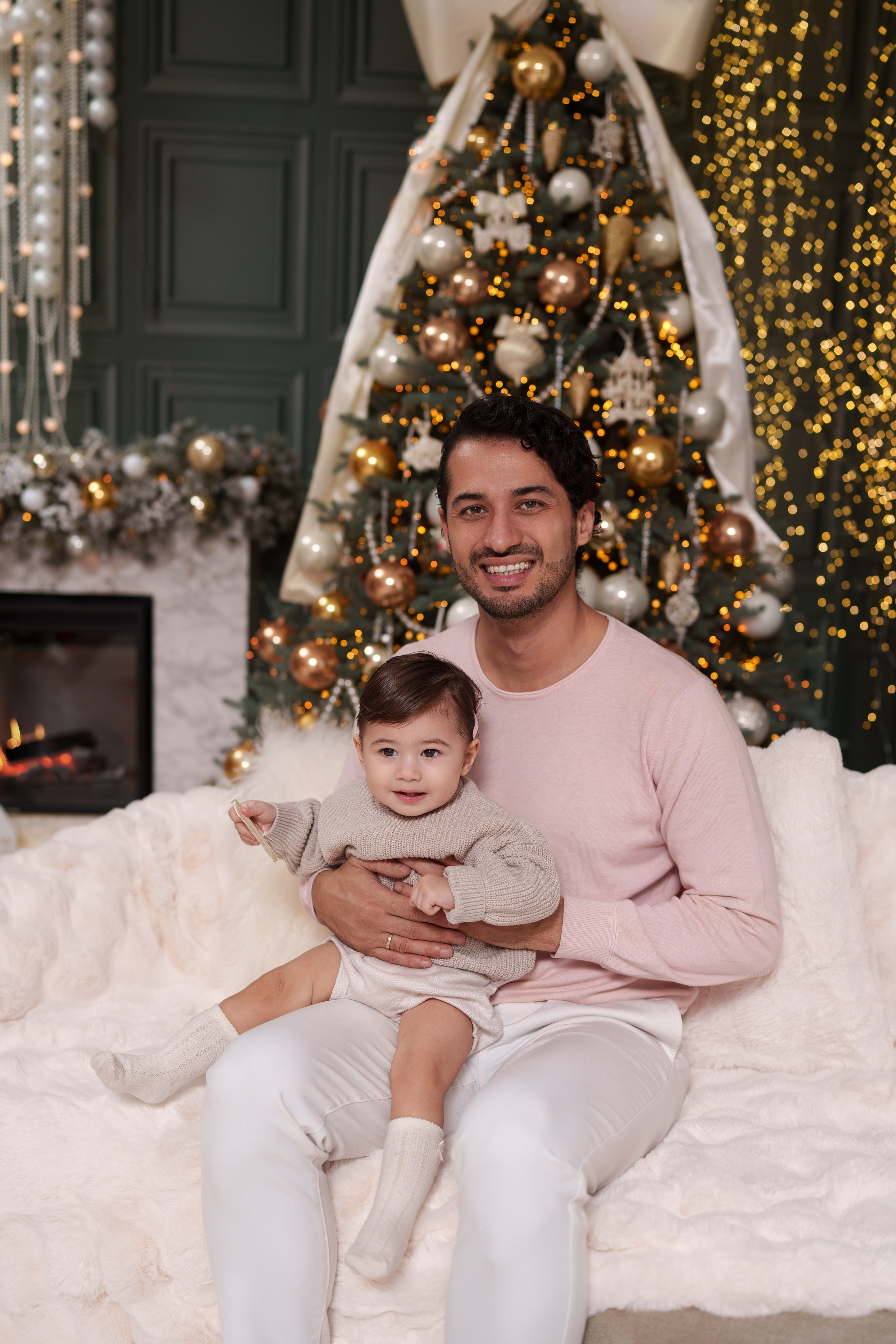 Weihnachtsfotoshootings. Anna, Fotografin aus Wien, Österreich. Ich fotografiere in folgenden Genres: Babybauch-, Familien-, Mode- und Weihnachtsfotografie