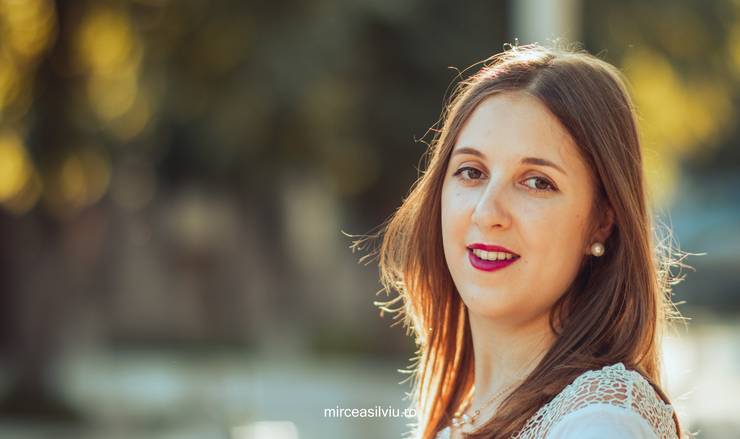 Cristina. Fotograf de portrete și evenimente din Cluj-Napoca. Ședințe foto individuale, nunți, botezuri și aniversări în Cluj și județul Cluj
