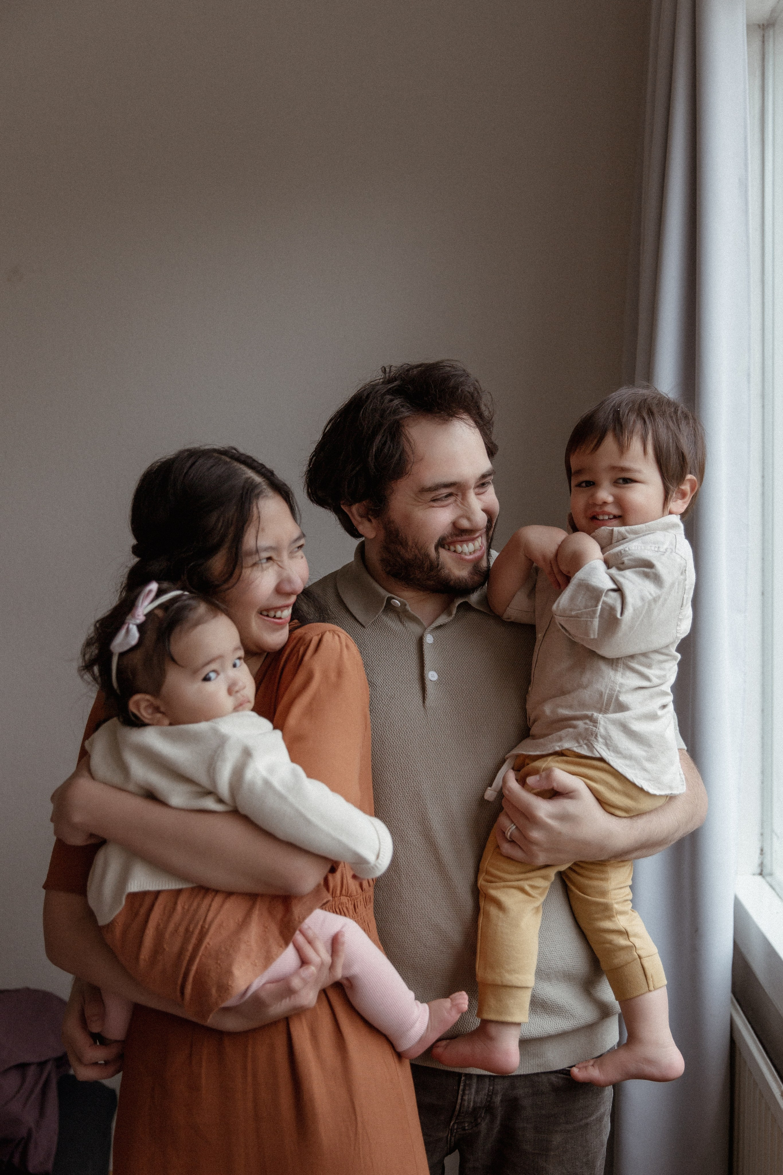 Family photosession at home. True self