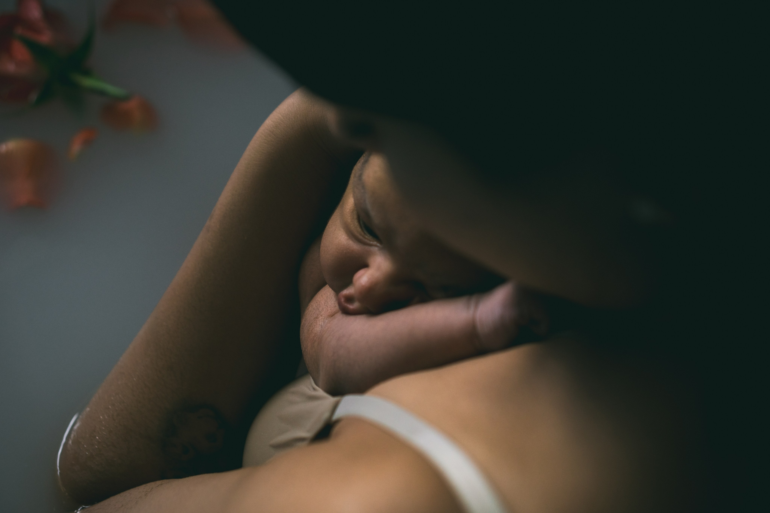 Monika, Pool newborn shooting. Family photographer Aargau Zurich