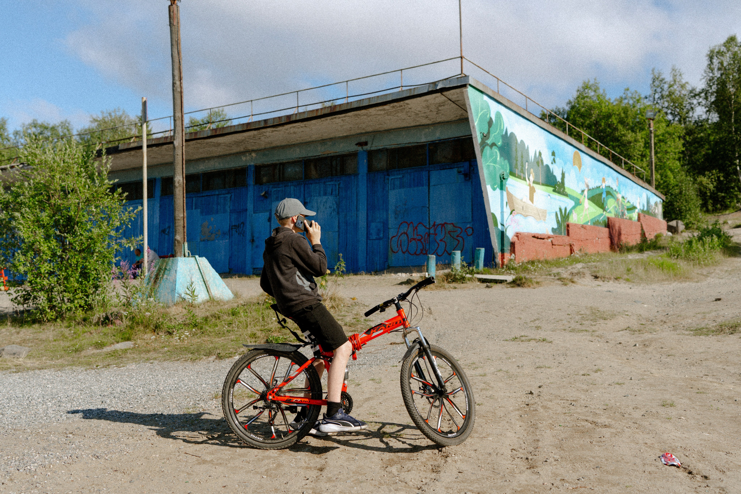 2024. Стрит-фотография, полная абсурда, идиотизма и красоты