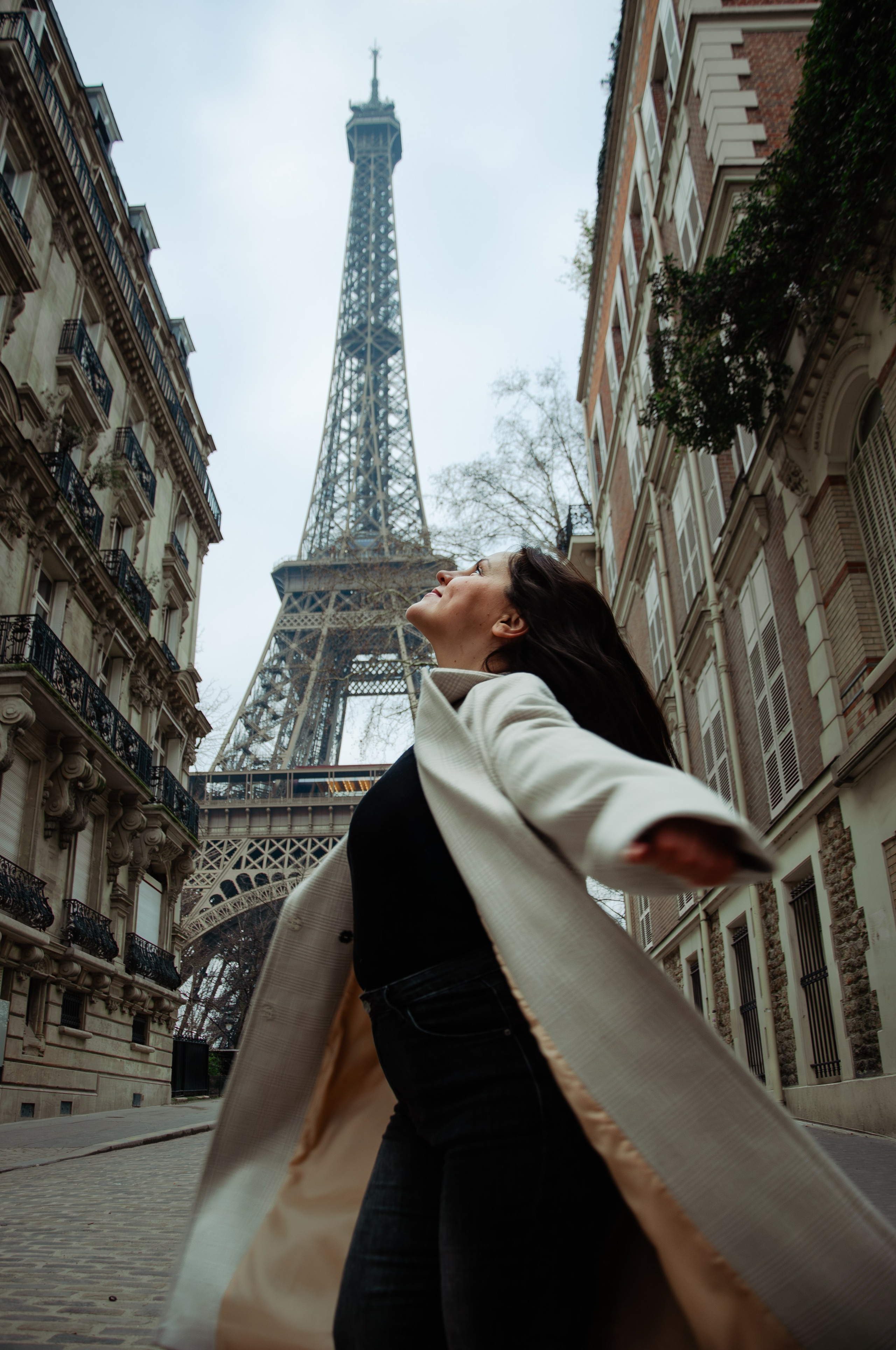 Зимняя фотосессия у Эйфелевой башни. Фотограф в Париже Полина Осипова