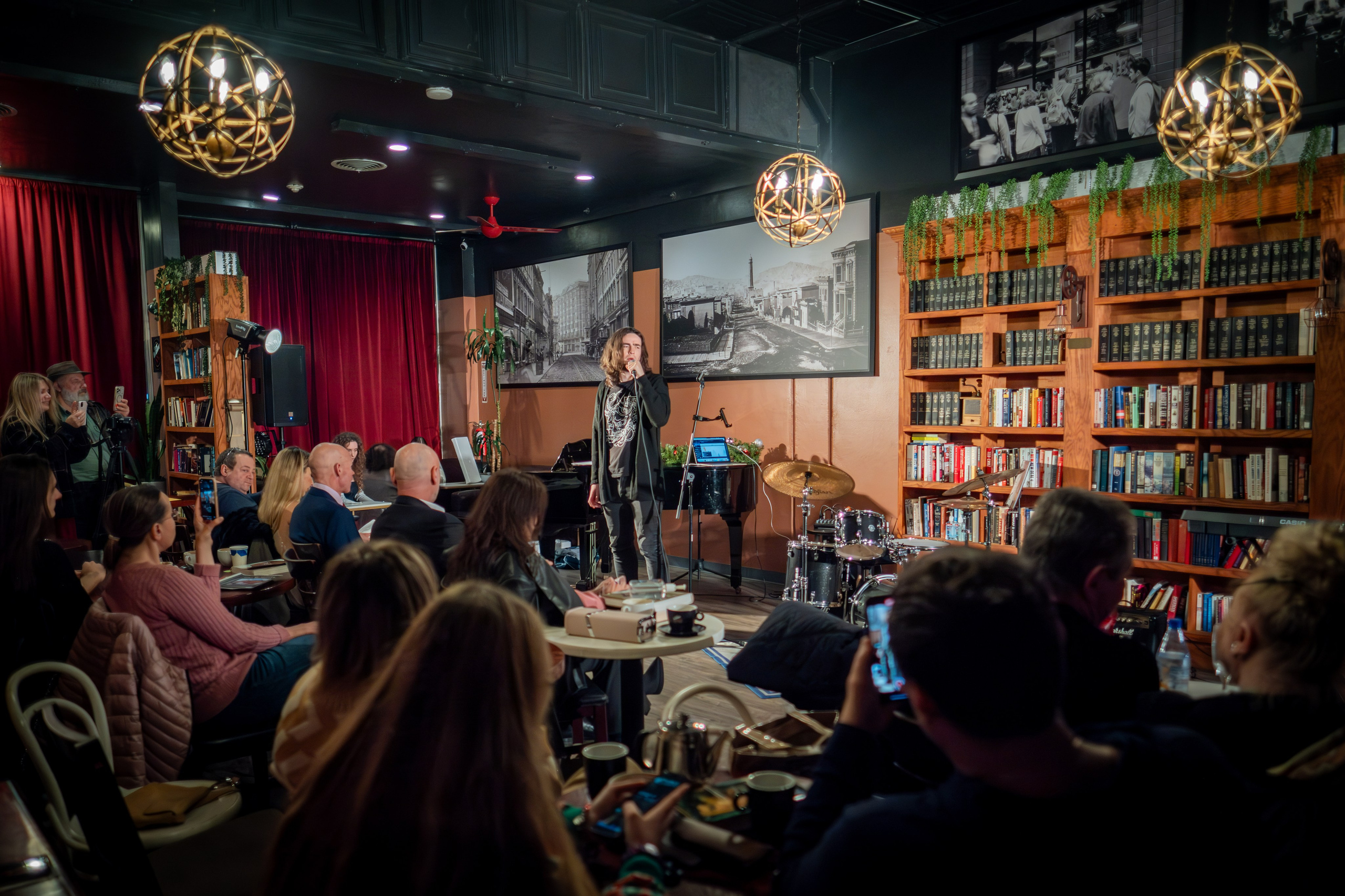 РОЖДЕСТВО / ЖЕНЯ БЕРКОВИЧ. Reportage concert portrait photography in the San Francisco Bay Area