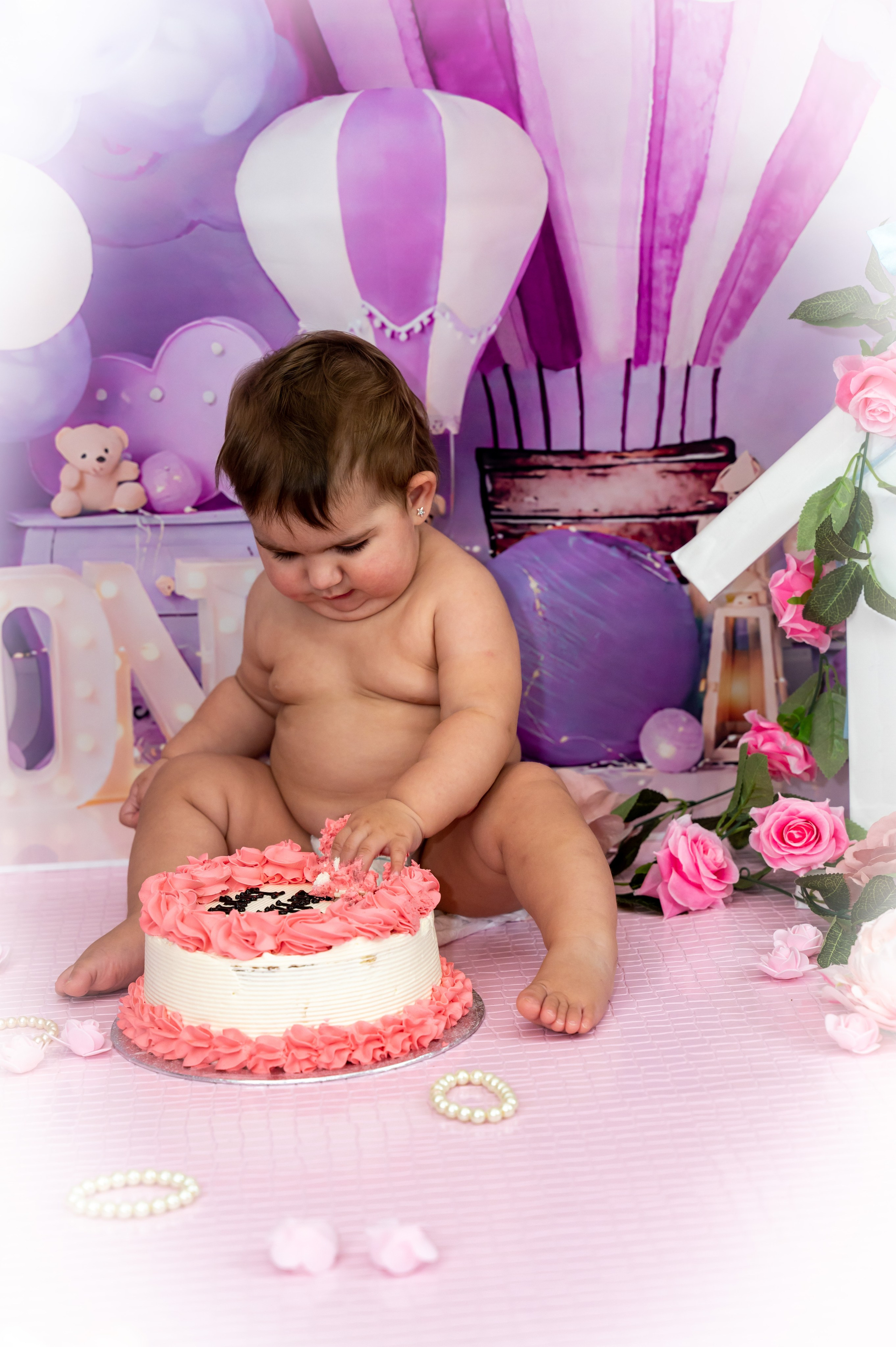 Smash the cake. Lucia Adam Family Photography