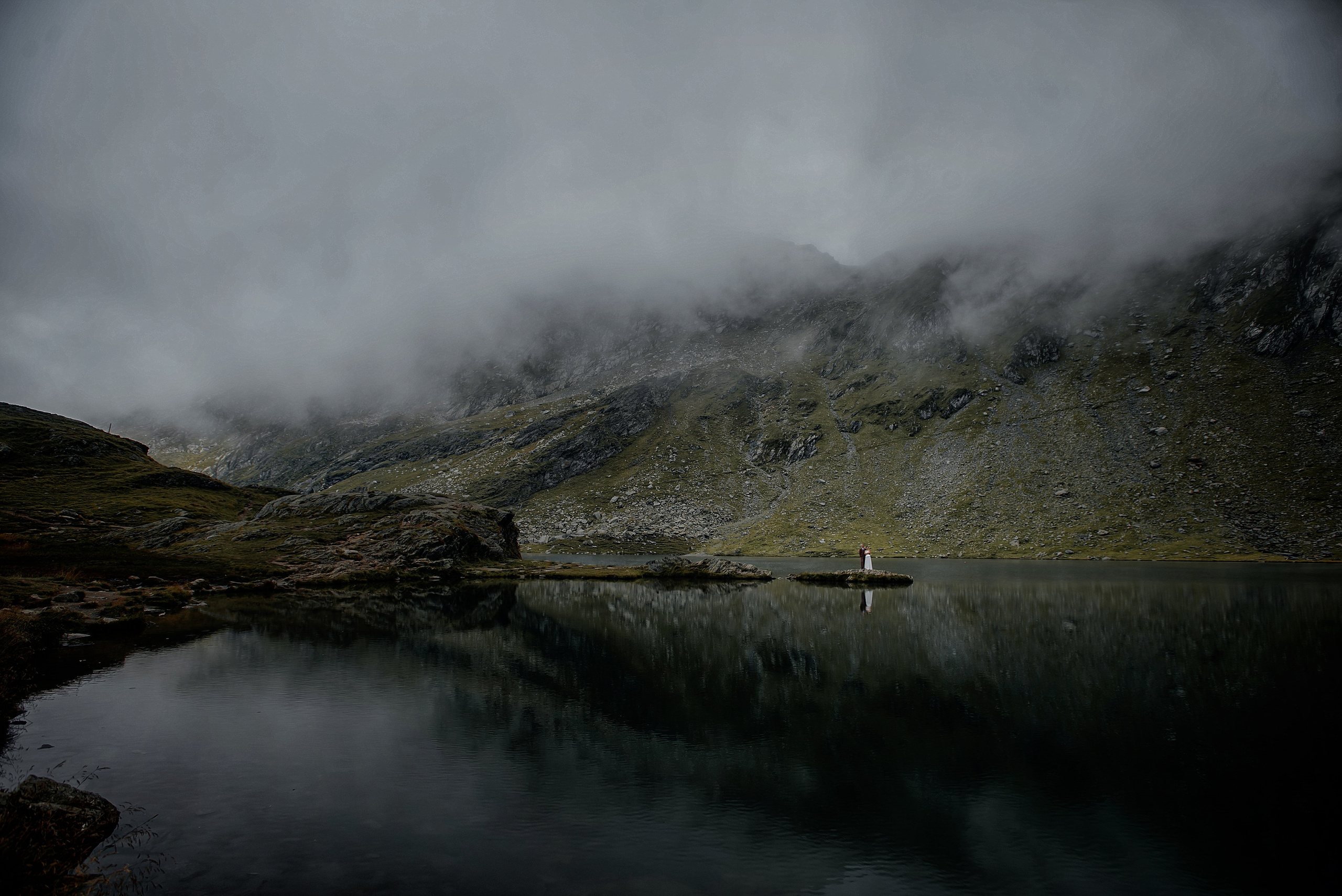 Lacul Bâlea, România. Victoria & Grigorie. Wedding photographer from Moldova Alexey Chipchiu