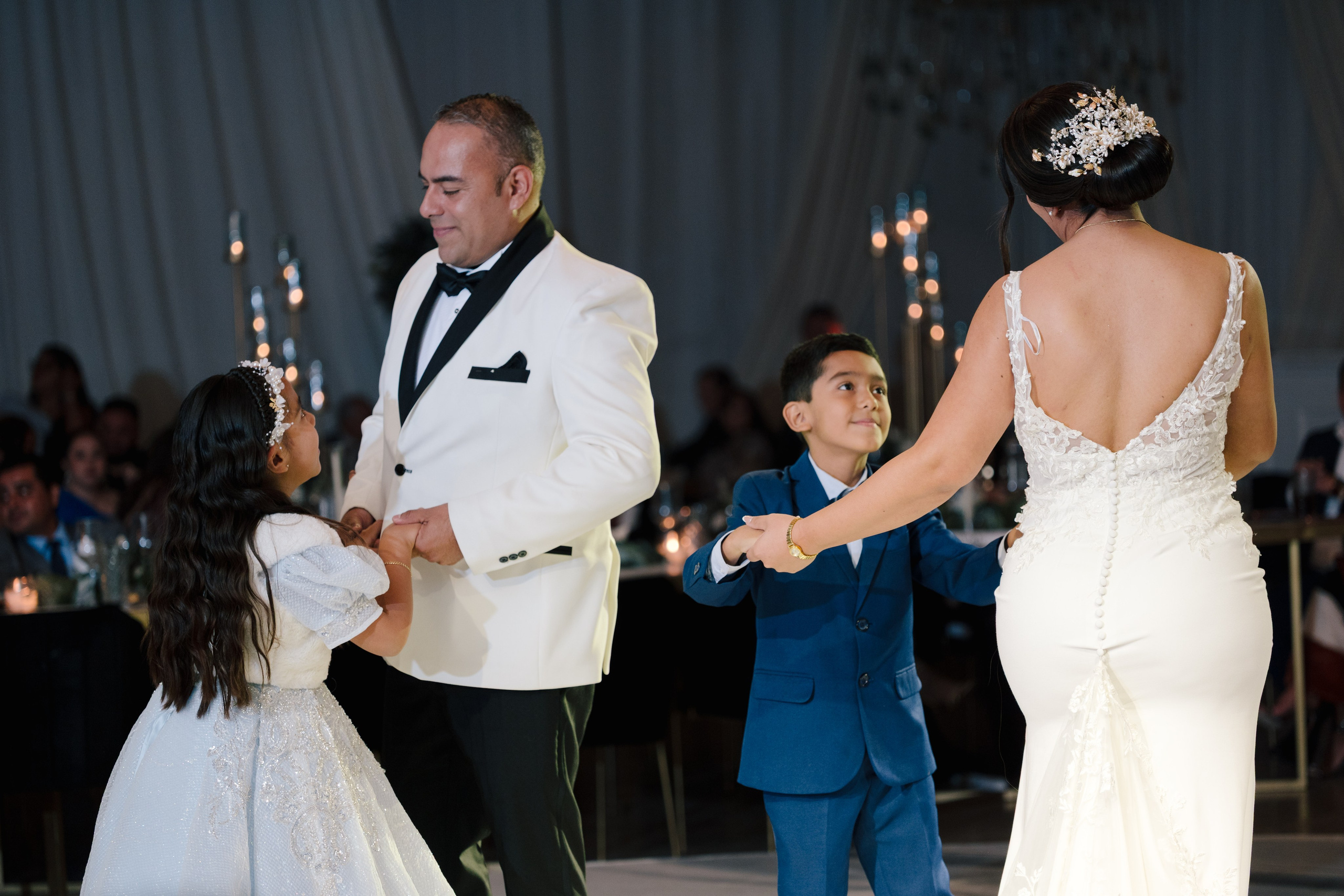 Alejandra y Salvador. Principal