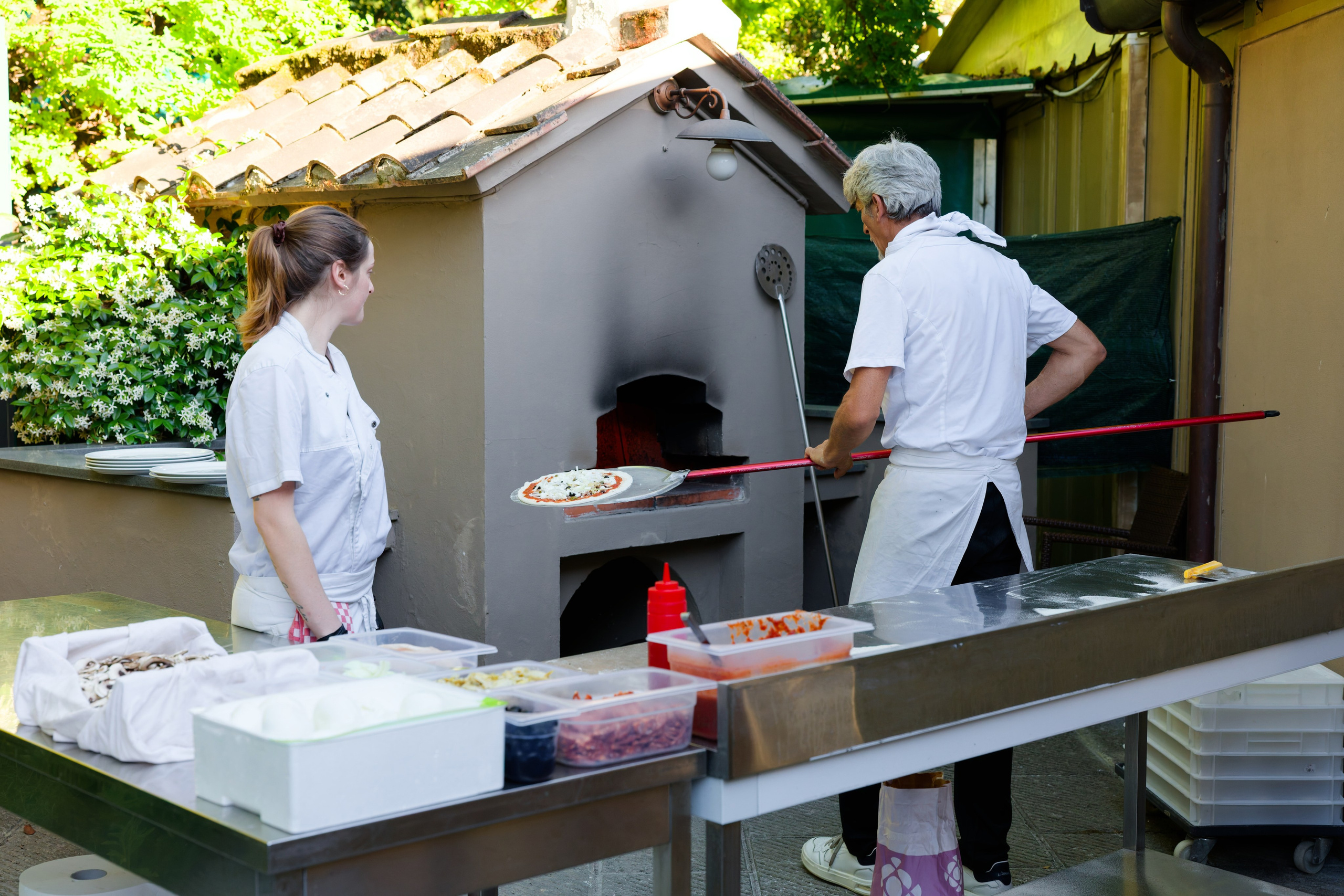 Pizza Party at Tenuta Massini, Florence, Italy. Destination Wedding Photographer — Nikita Burtsev