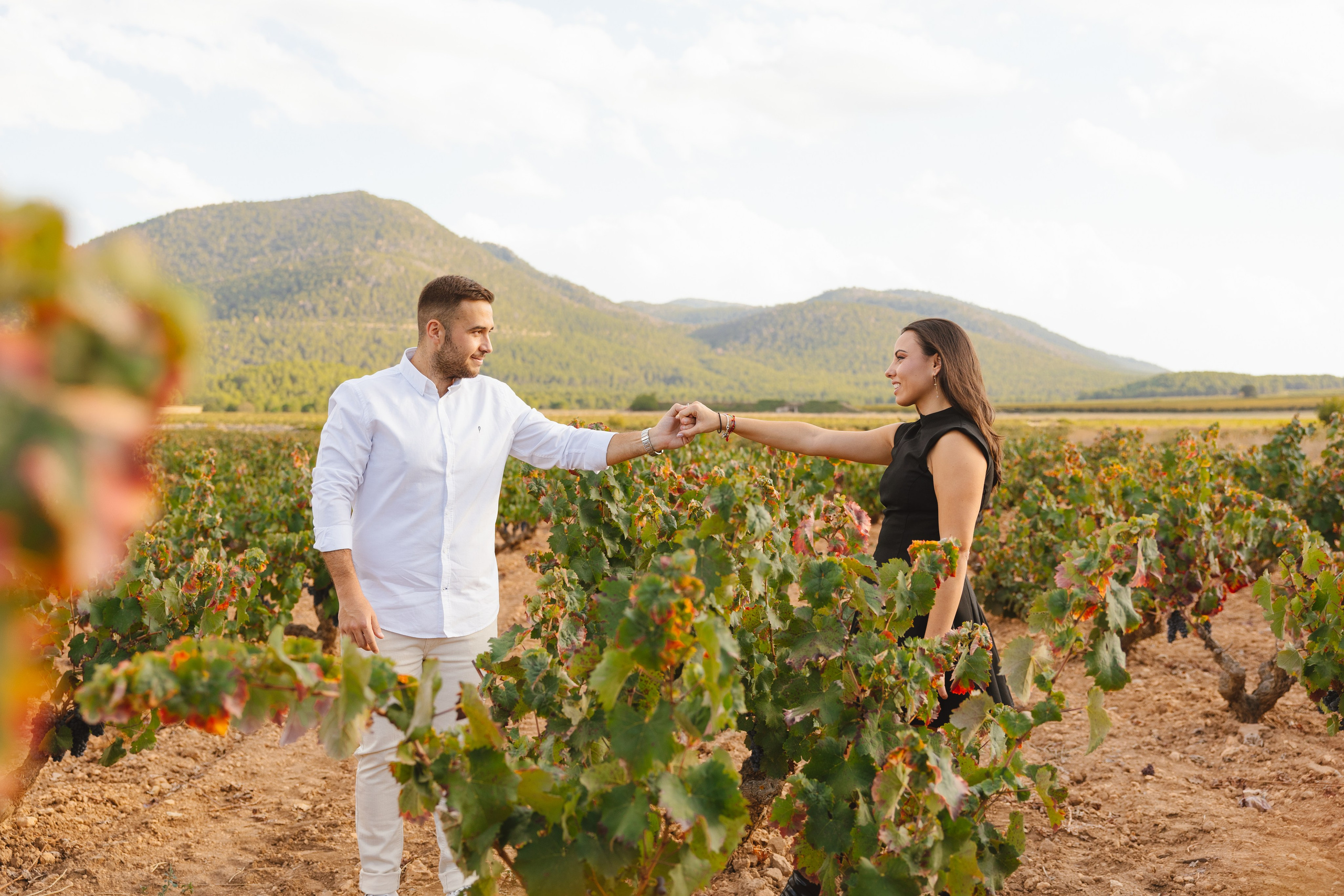Fotos de preboda en una bodega de vino en Bullas