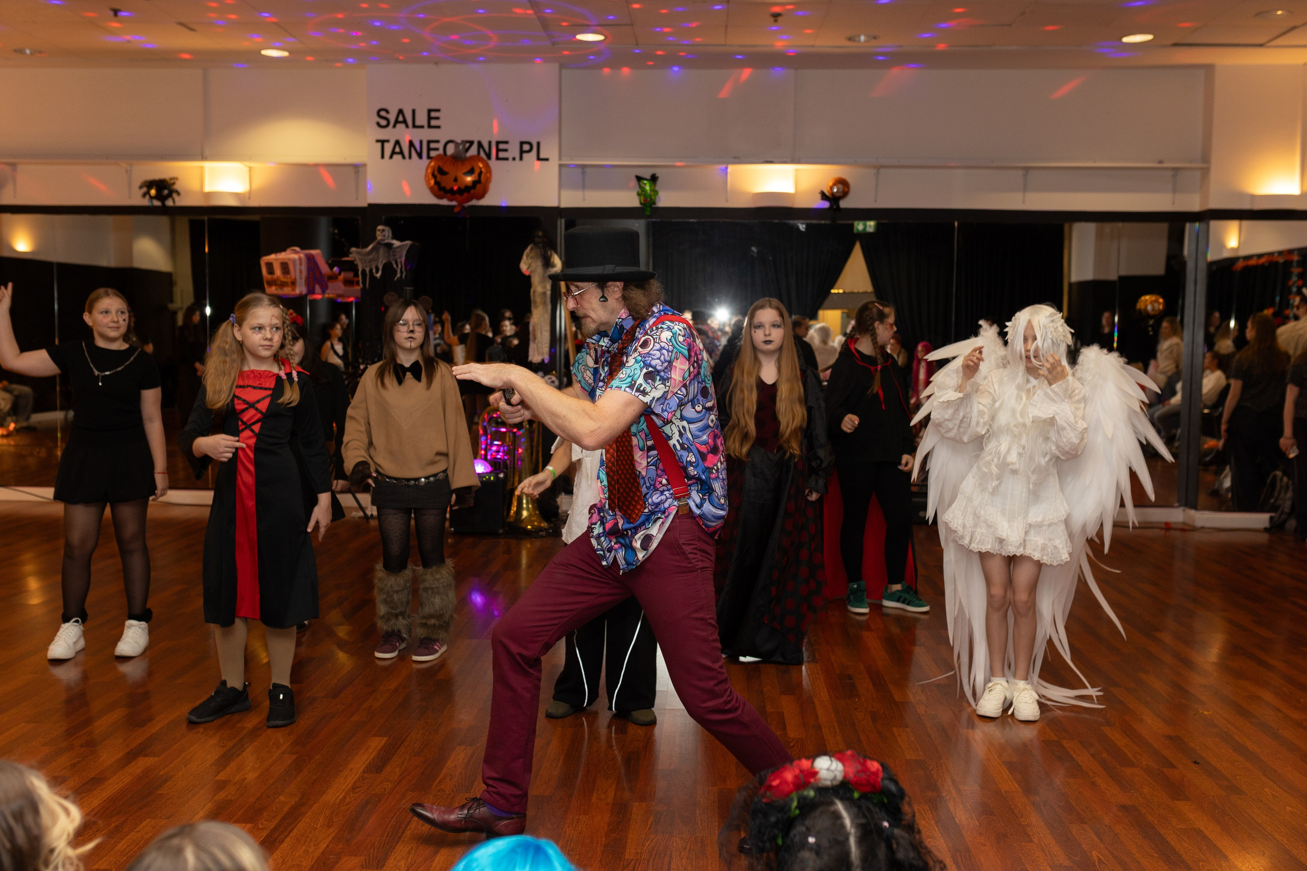 Leo dance studio Helloween 2025. Семейный и детский фотограф в Варшаве Мила Бобровская