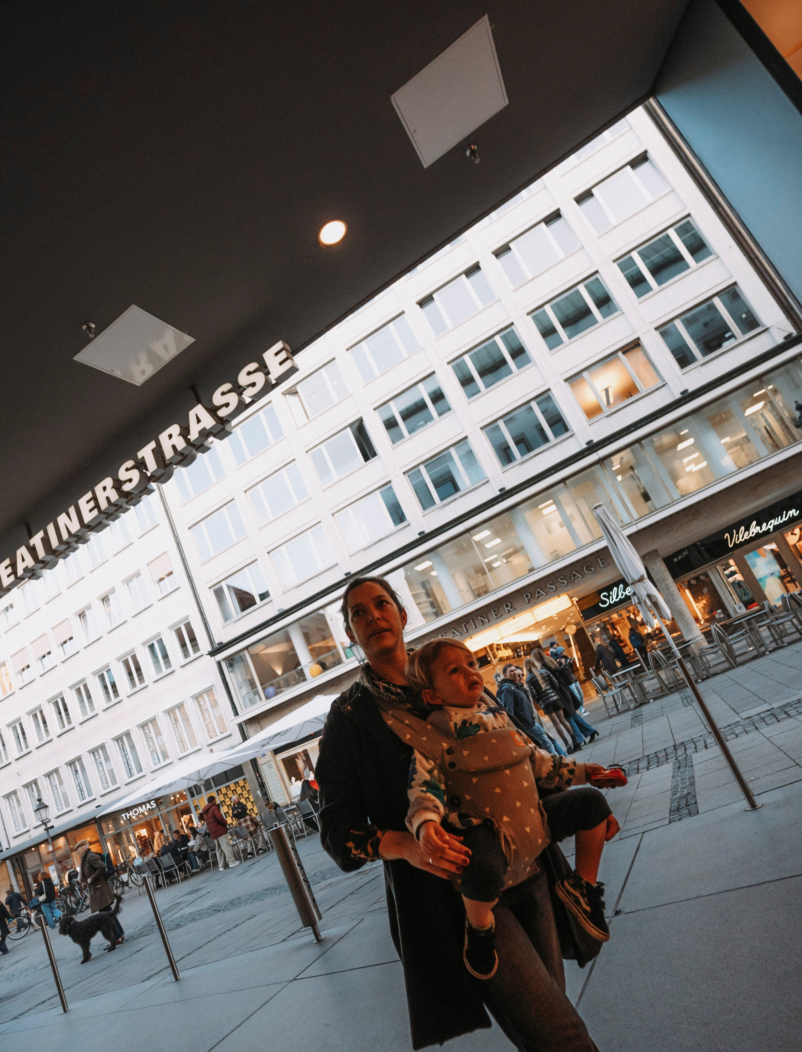 ЕВРОТУР. Стрит-фотография, полная абсурда, идиотизма и красоты