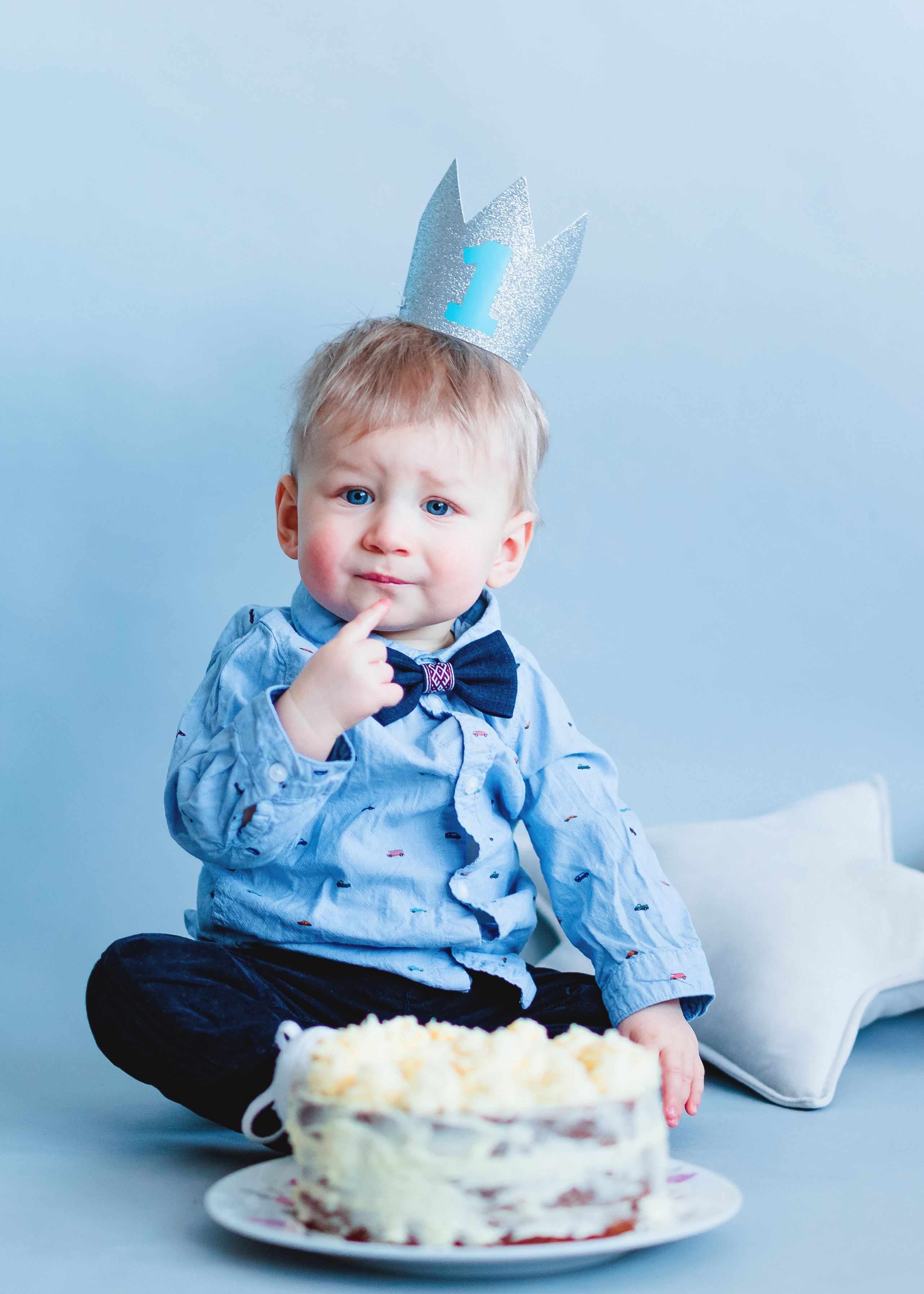 Smash the cake. Family and portrait photographer Natalja Biteniece